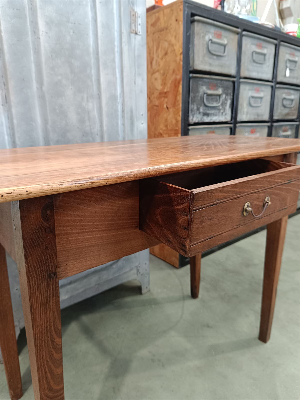 Mesa auxiliar antigua de madera de castaño - Imagen 6