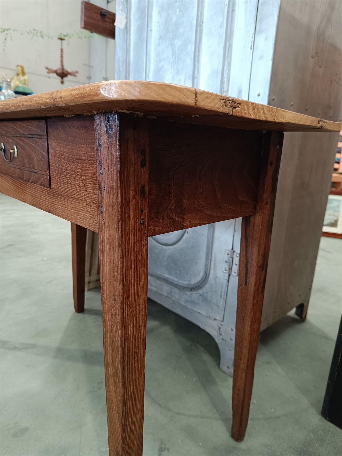 Mesa auxiliar antigua de madera de castaño - Imagen 7