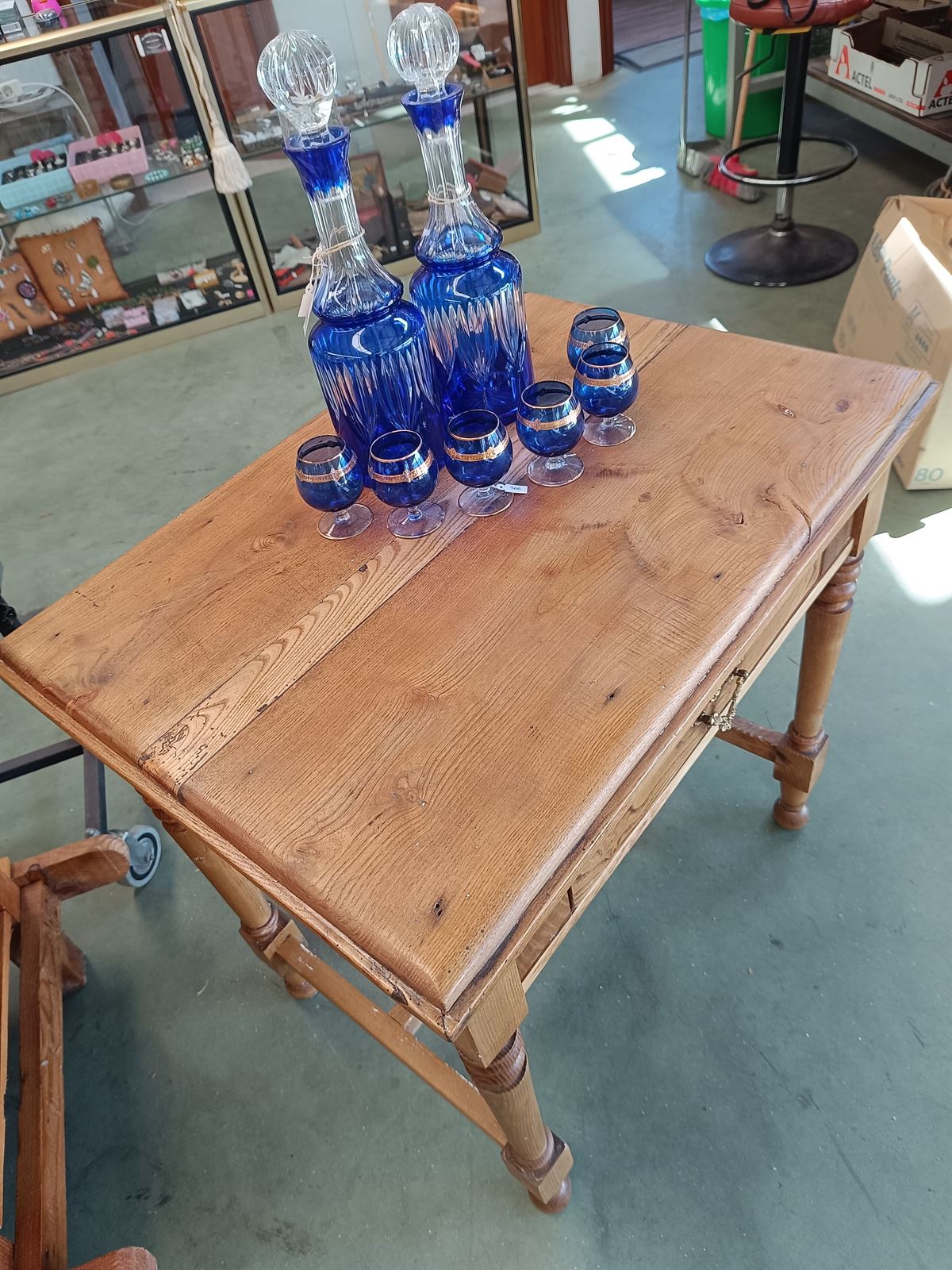 Mesa auxiliar antigua madera de castaño - Imagen 3