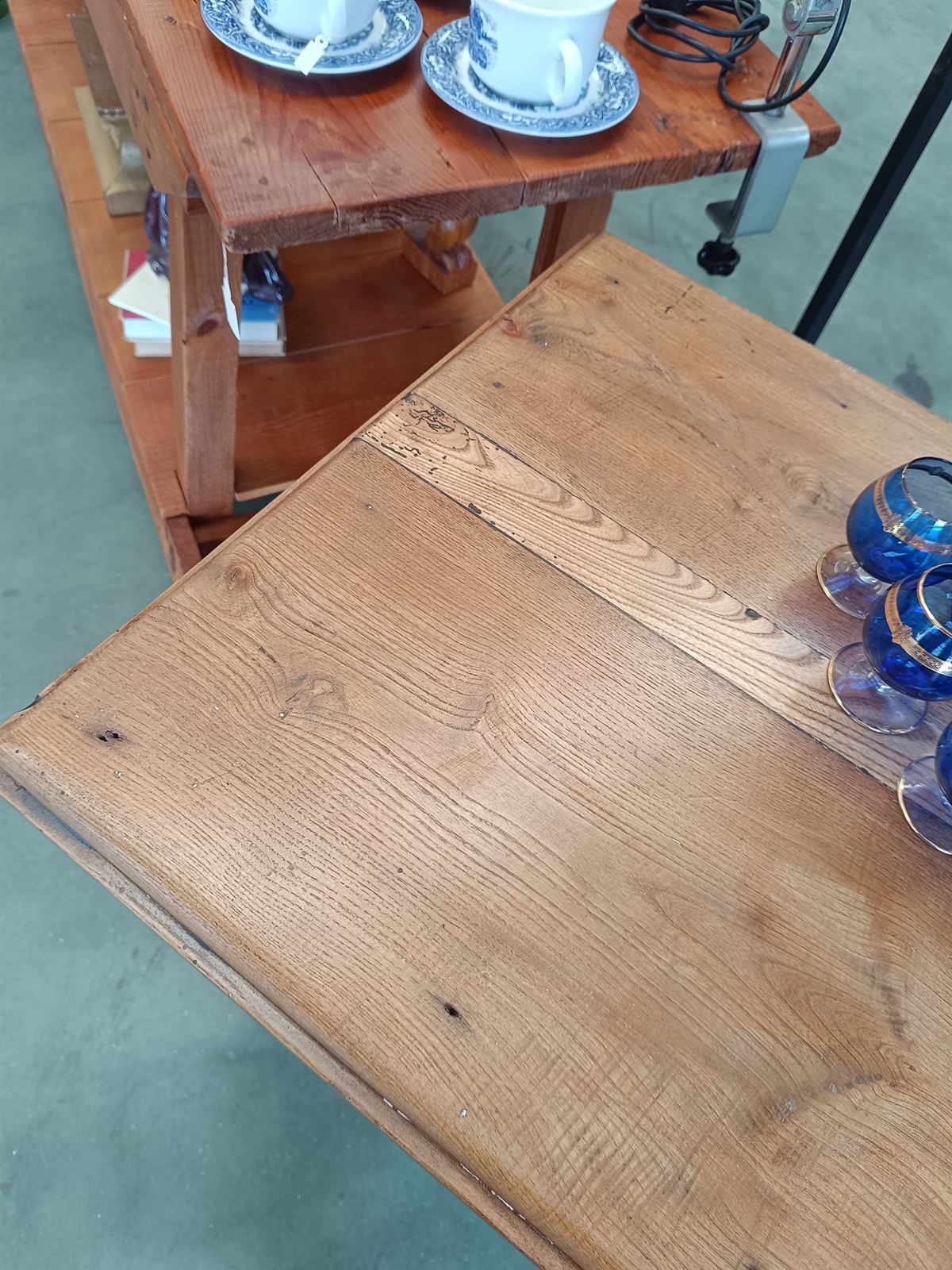 Mesa auxiliar antigua madera de castaño - Imagen 4