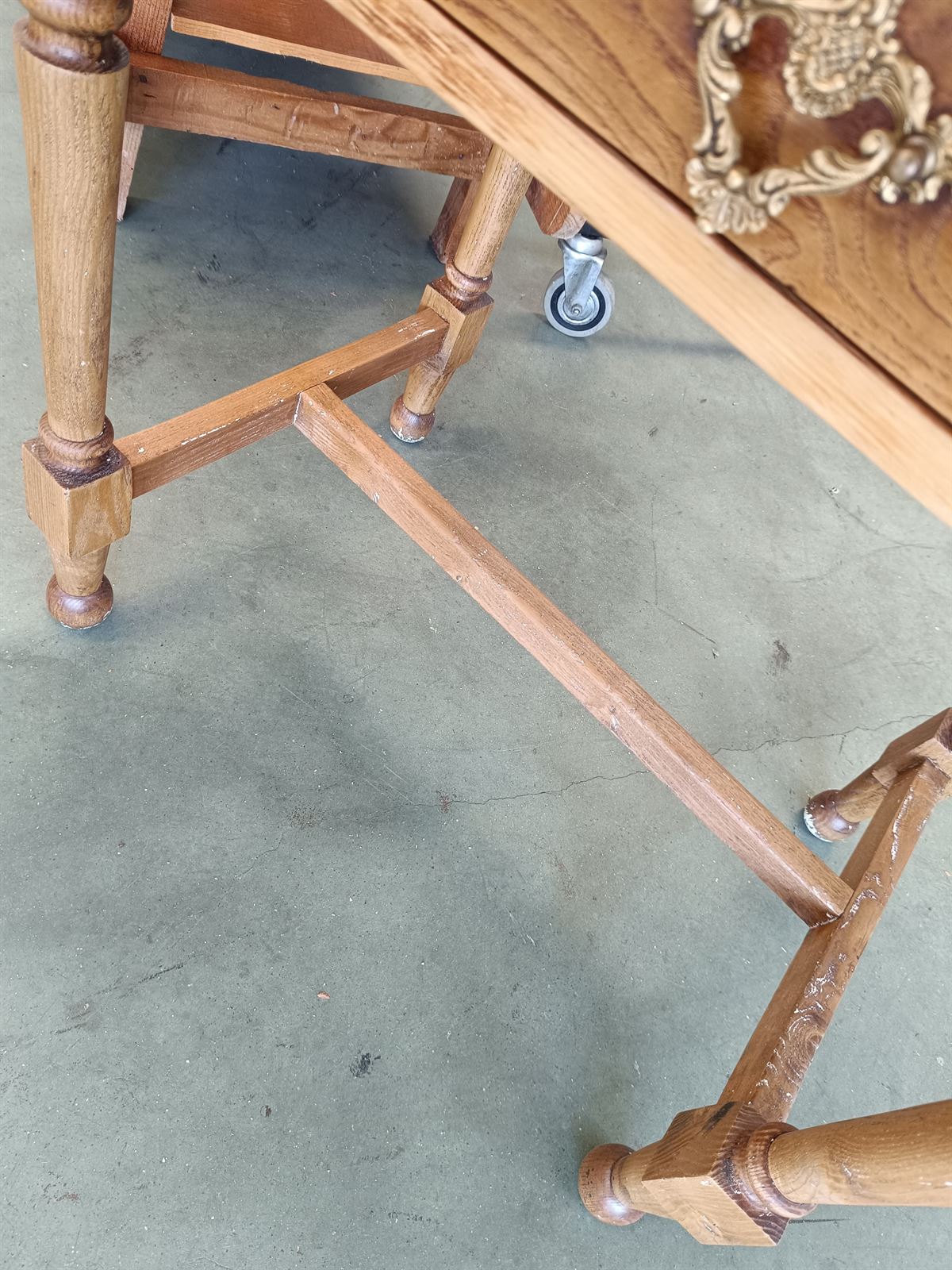 Mesa auxiliar antigua madera de castaño - Imagen 7