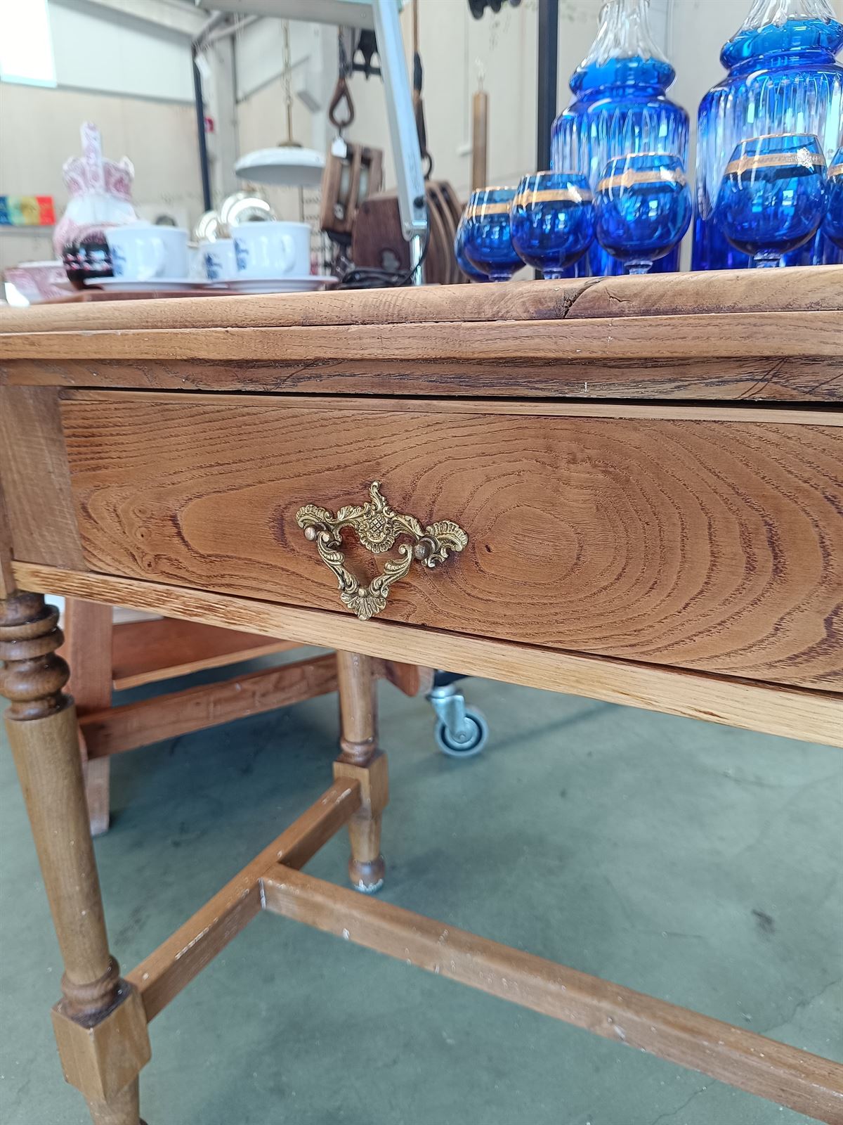 Mesa auxiliar antigua madera de castaño - Imagen 8