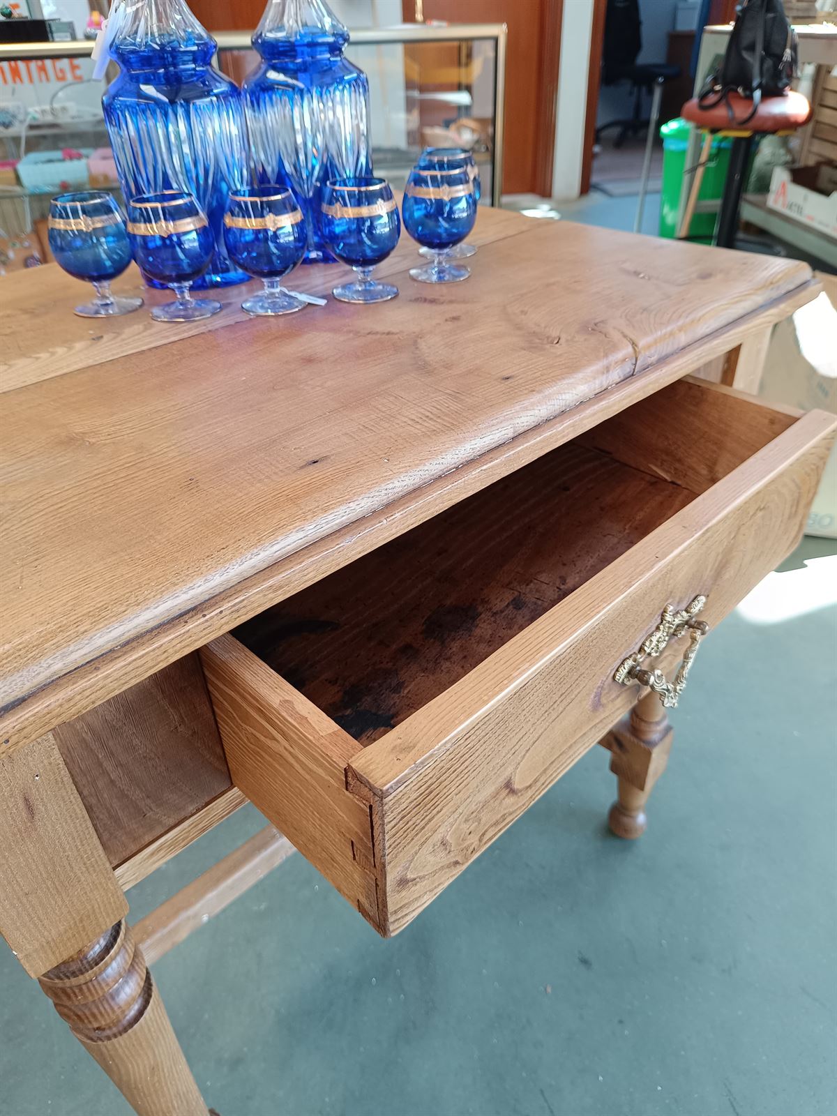 Mesa auxiliar antigua madera de castaño - Imagen 9