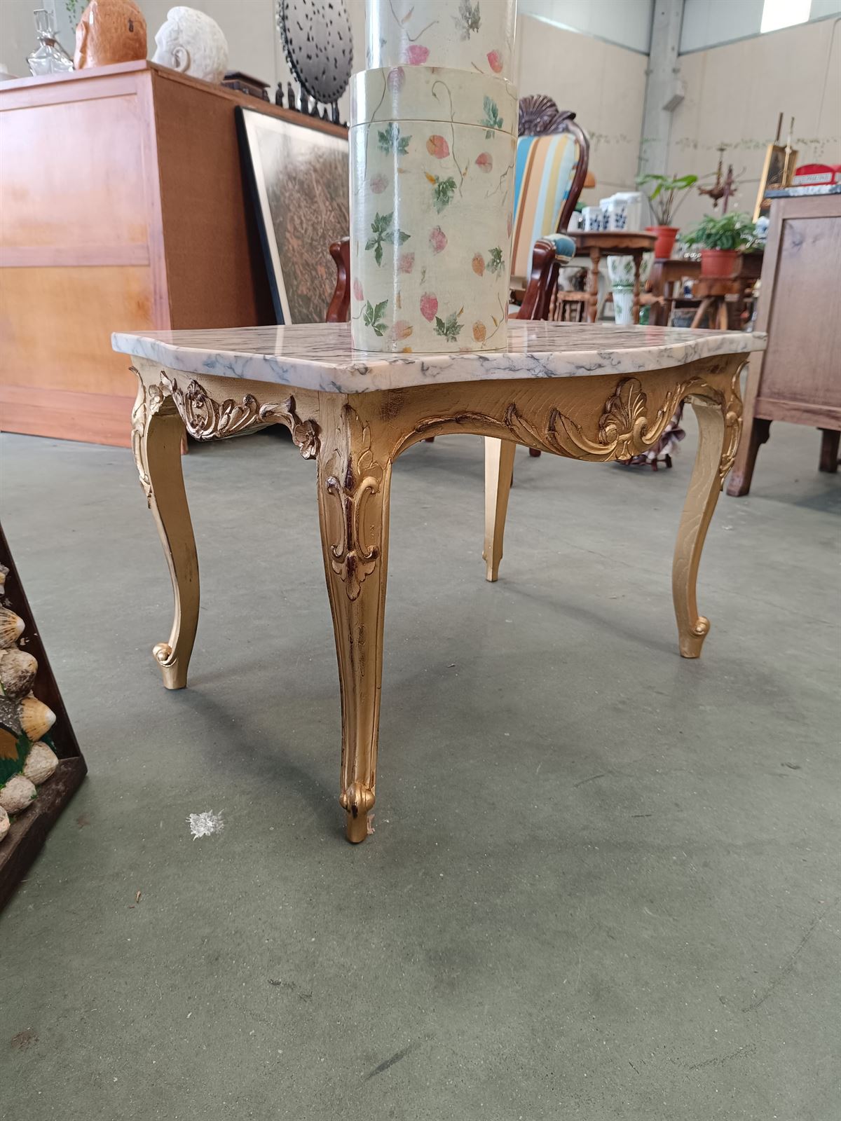Mesa auxiliar dorada vintage en mármol y madera - Imagen 6