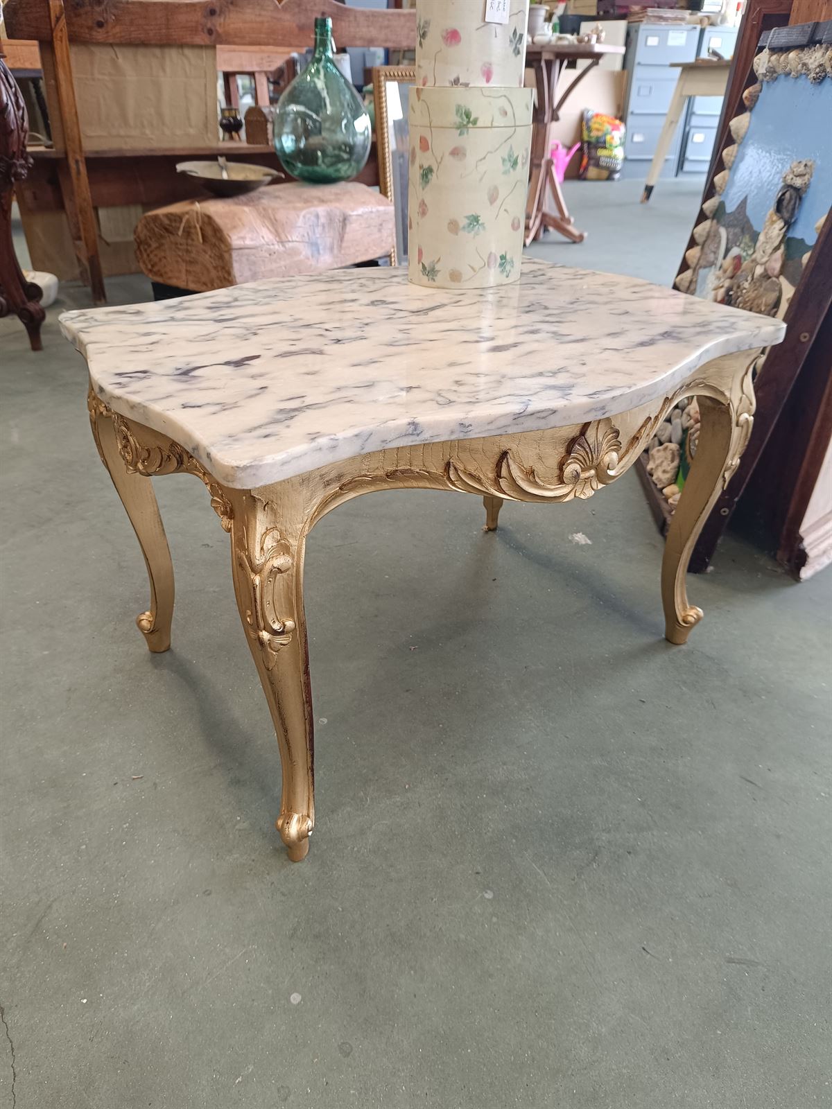 Mesa auxiliar dorada vintage en mármol y madera - Imagen 8