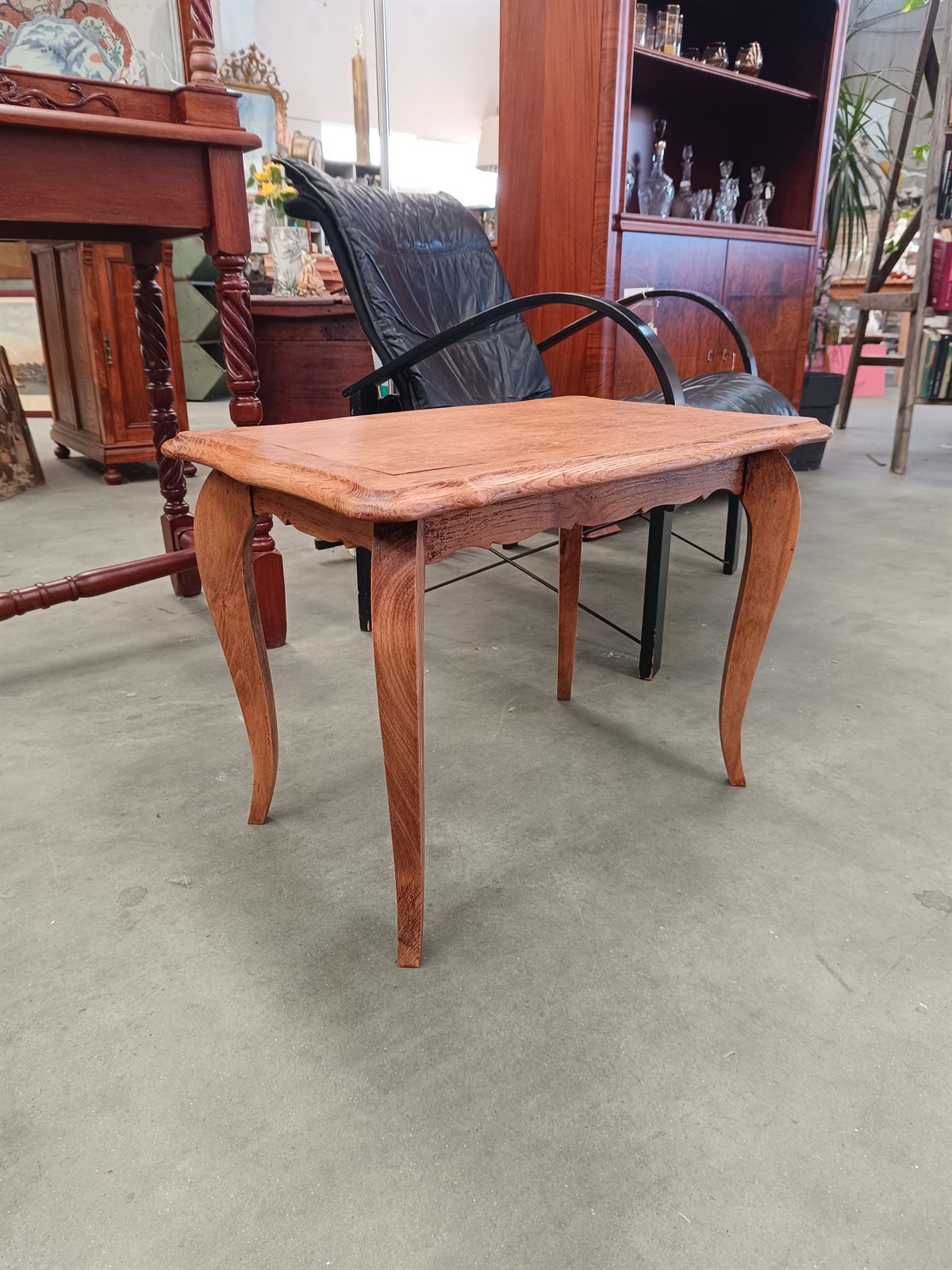 Mesa auxiliar en madera de roble - Imagen 1