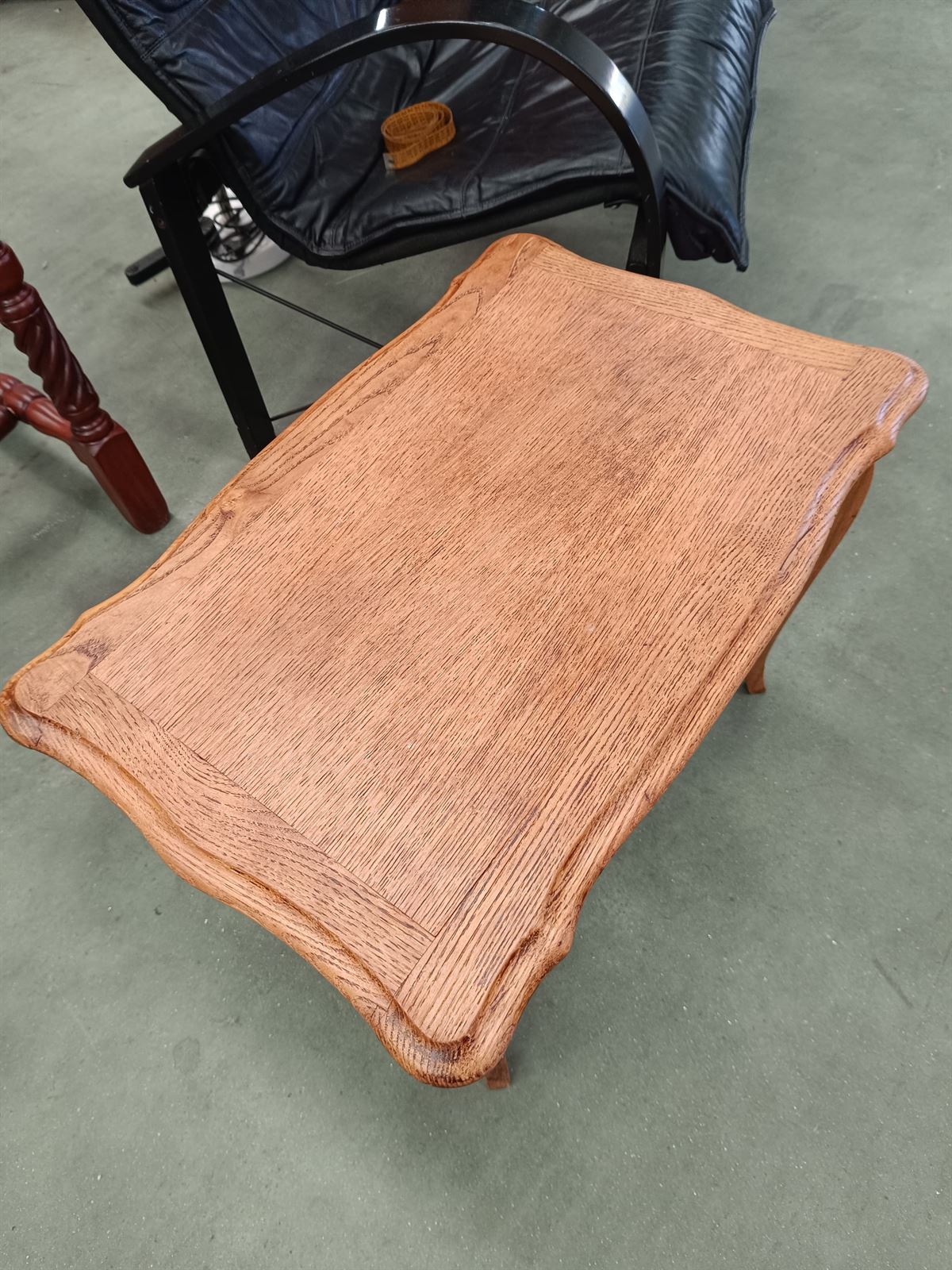 Mesa auxiliar en madera de roble - Imagen 2