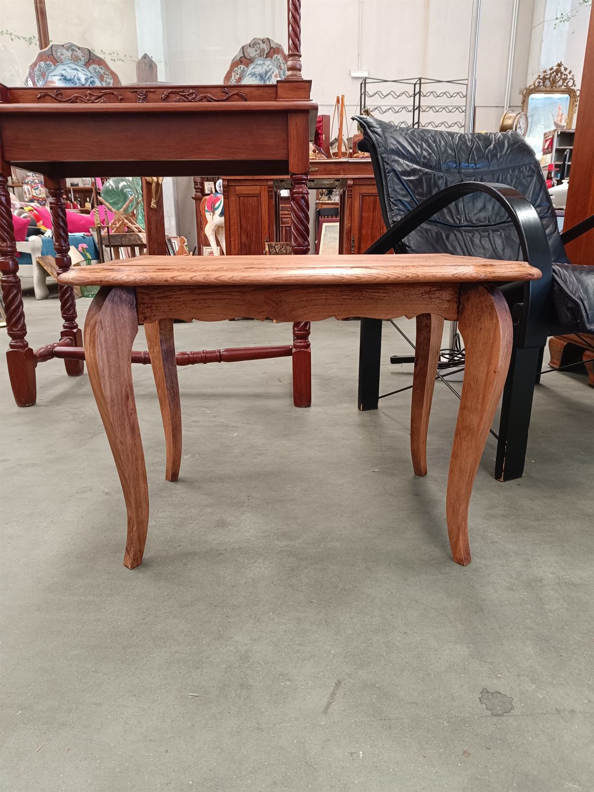 Mesa auxiliar en madera de roble - Imagen 3