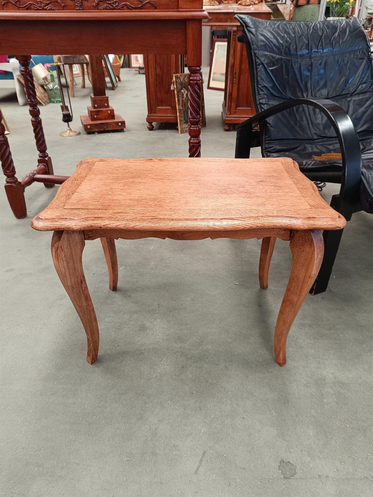 Mesa auxiliar en madera de roble - Imagen 4