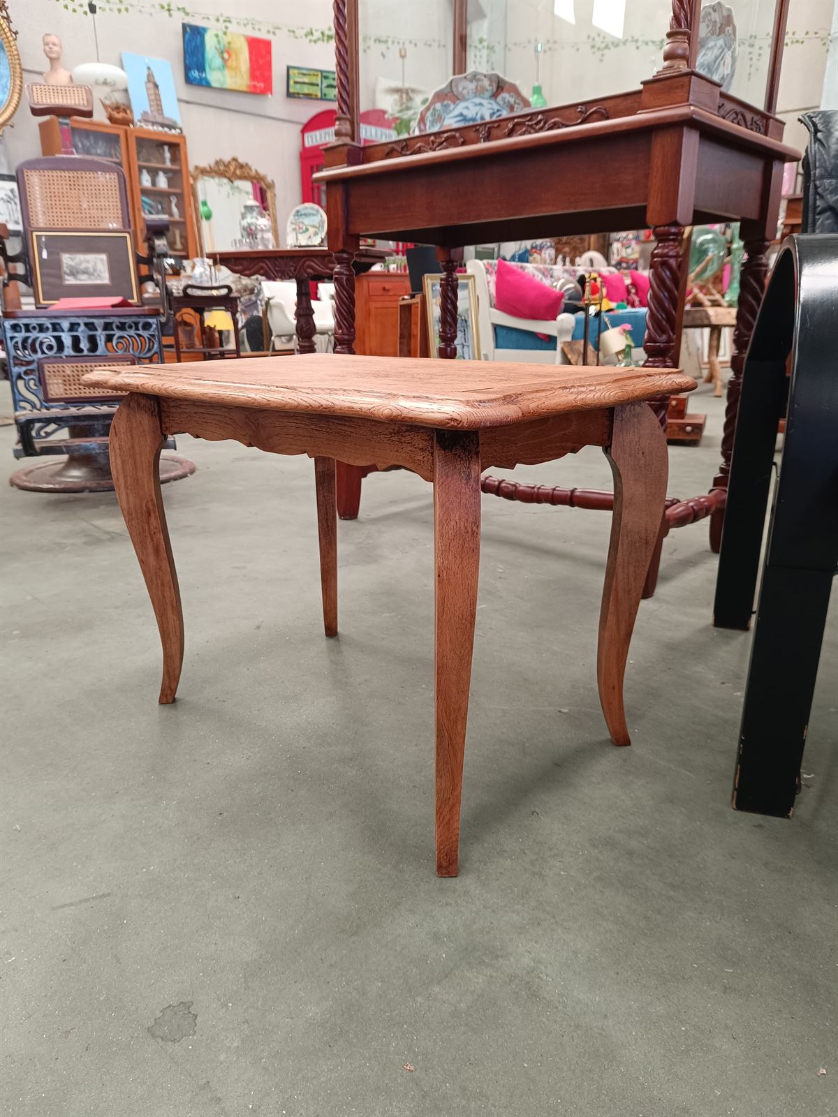 Mesa auxiliar en madera de roble - Imagen 5