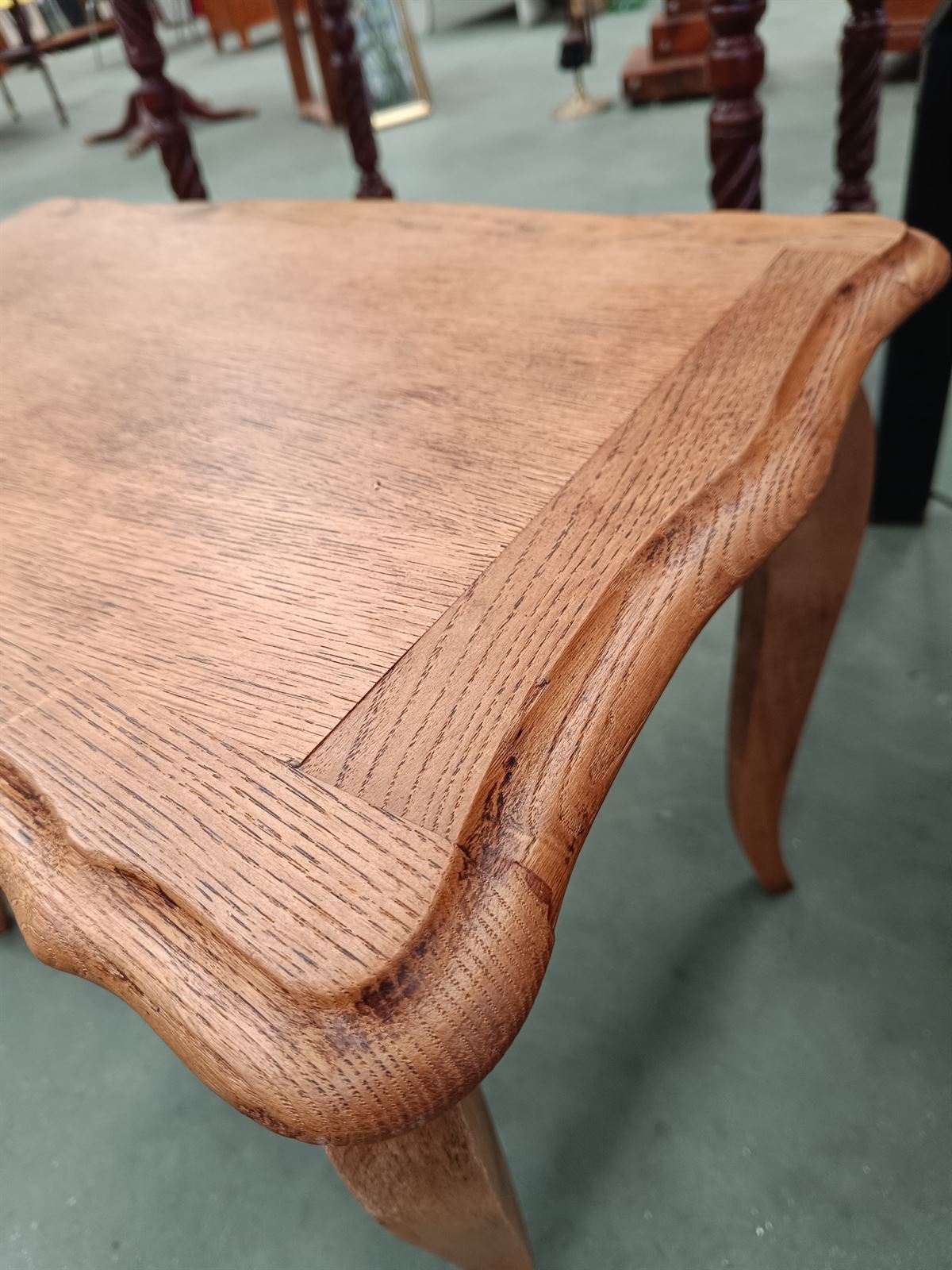 Mesa auxiliar en madera de roble - Imagen 6