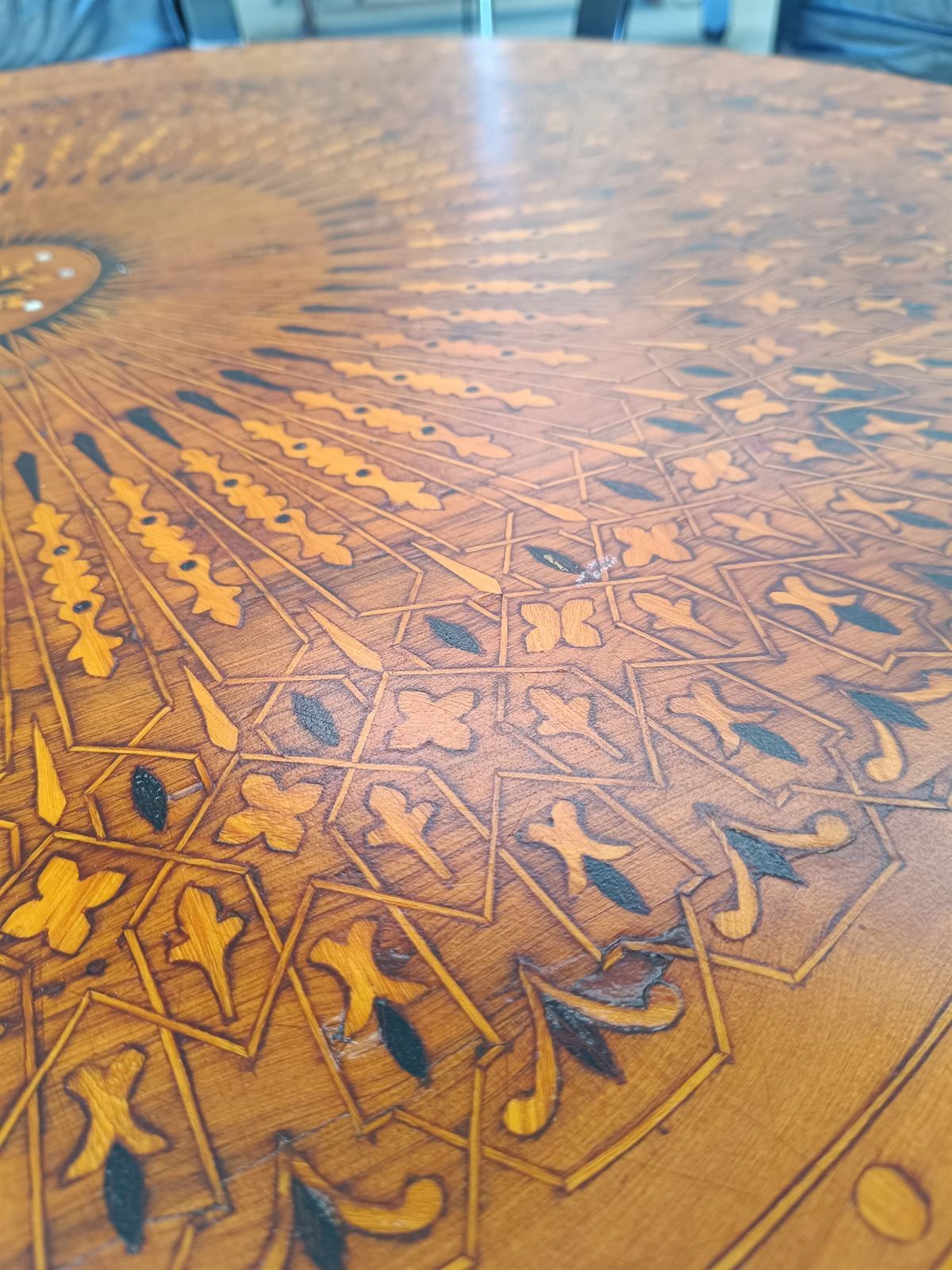 Mesa de marquetería S.XX - Imagen 4