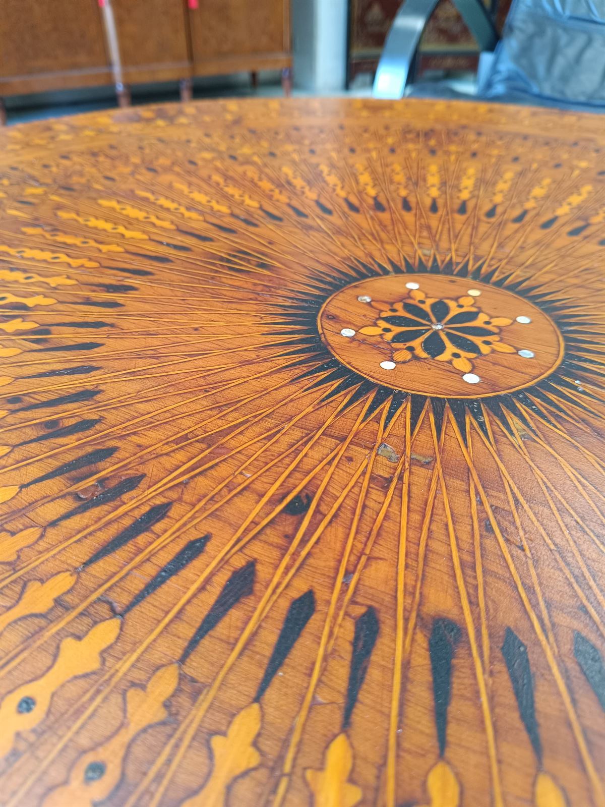 Mesa de marquetería S.XX - Imagen 5