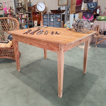 Mesa de trabajo rústica de madera - Imagen 1