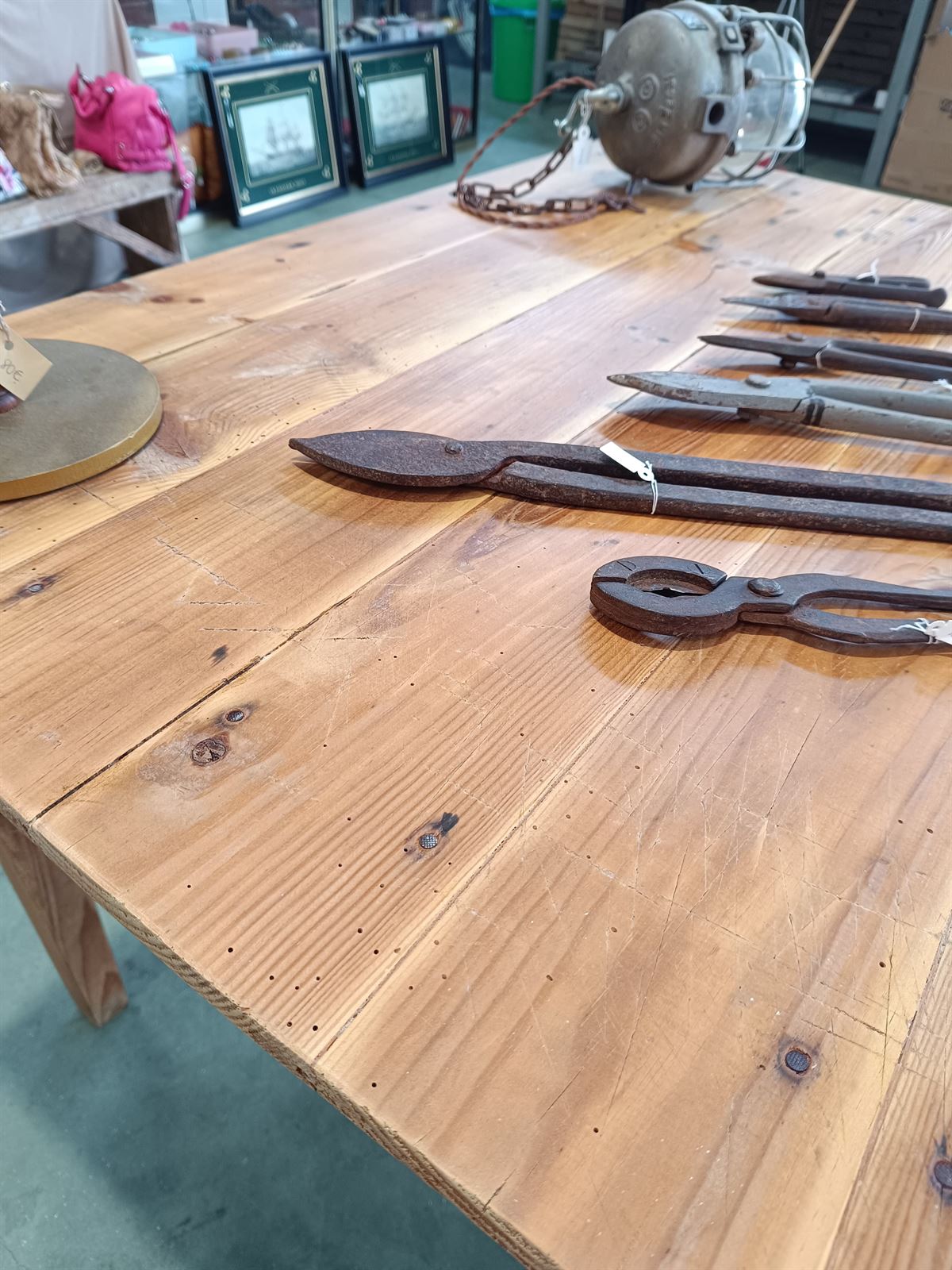 Mesa de trabajo rústica de madera - Imagen 8