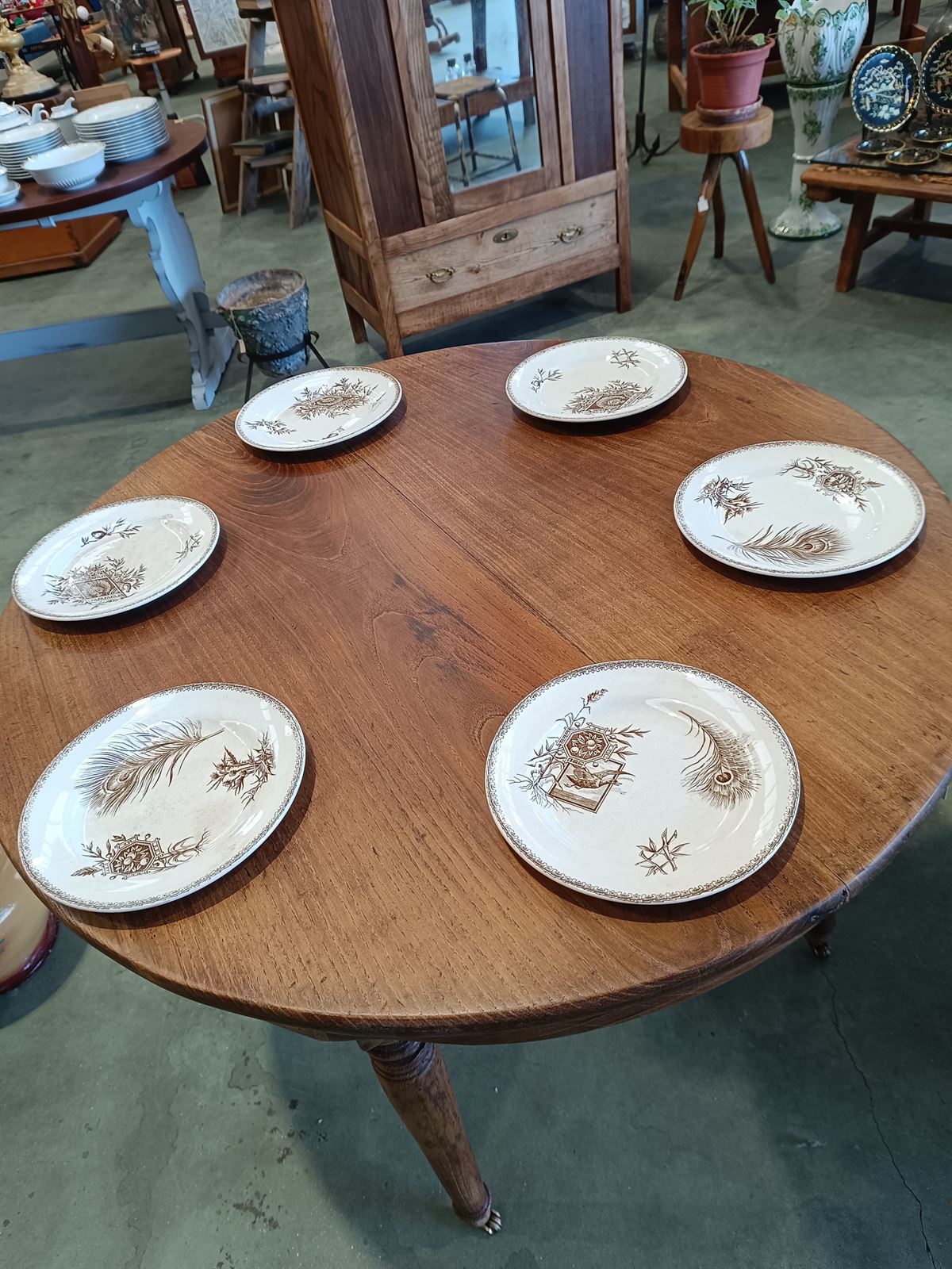 Mesa redonda de castaño años 30 - Imagen 5