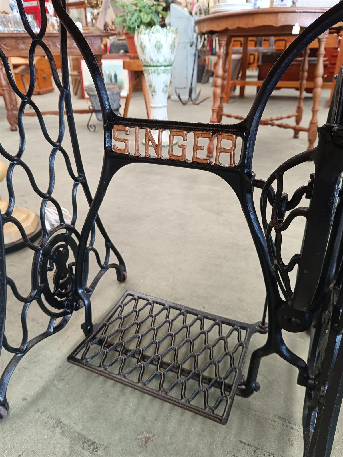 Mesa Singer de hierro y mármol - Imagen 3