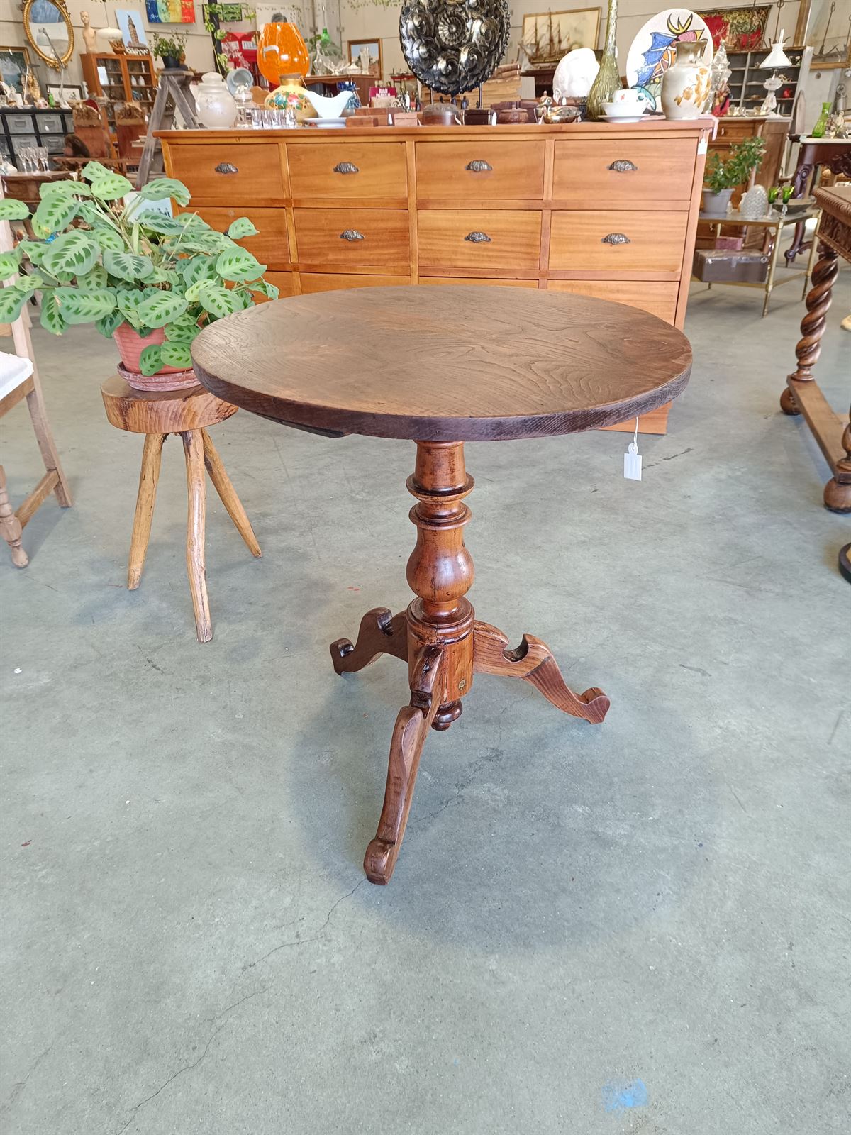 Mesa velador antiguo de madera - Imagen 1