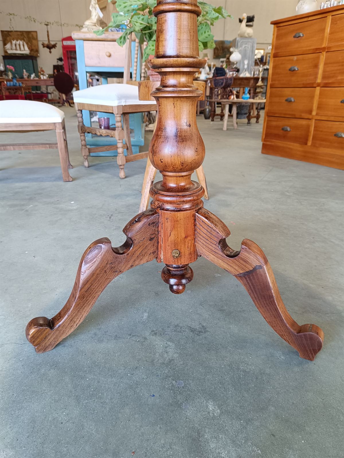 Mesa velador antiguo de madera - Imagen 2
