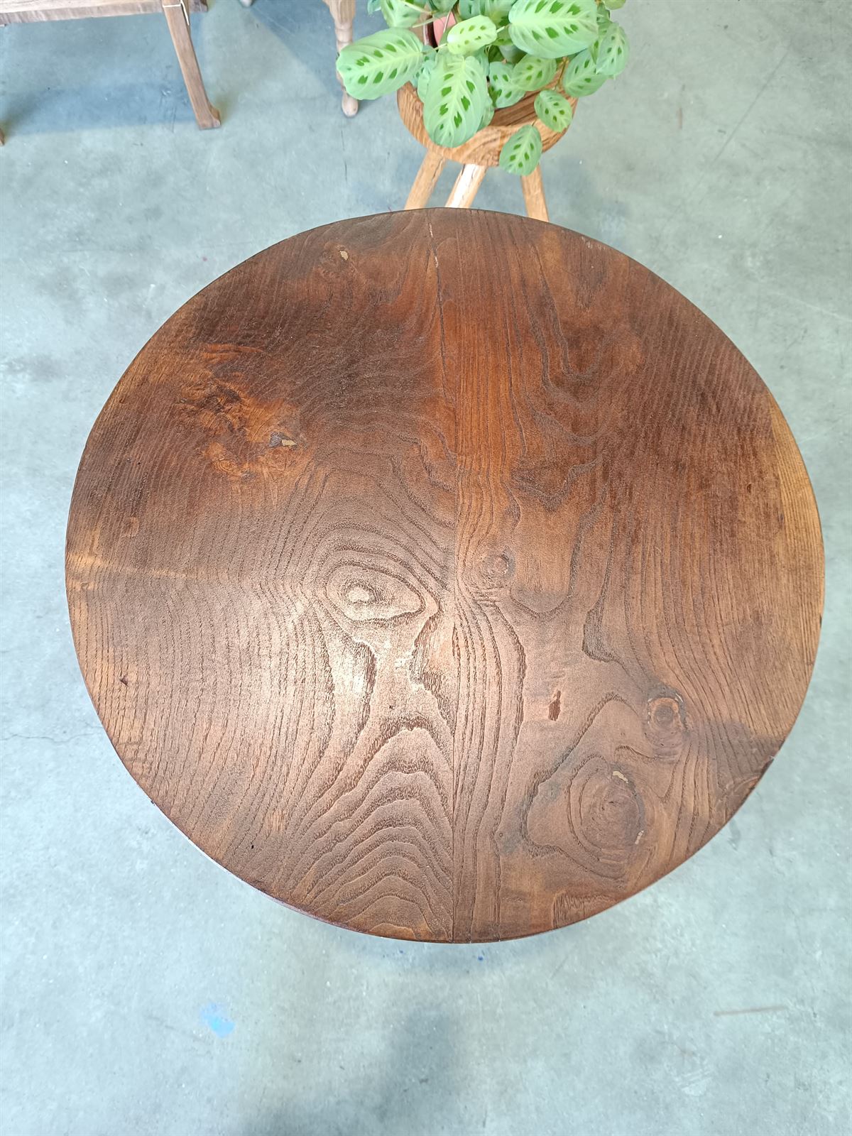 Mesa velador antiguo de madera - Imagen 3