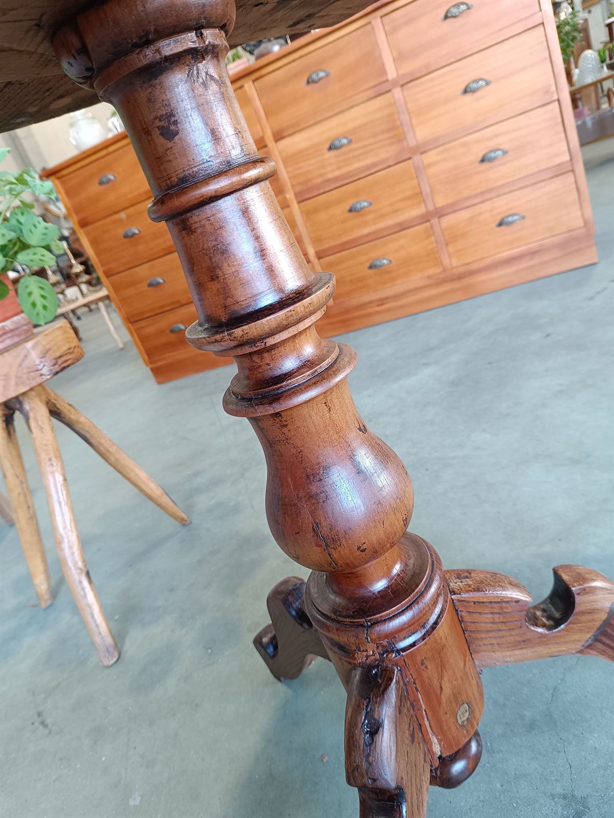 Mesa velador antiguo de madera - Imagen 5