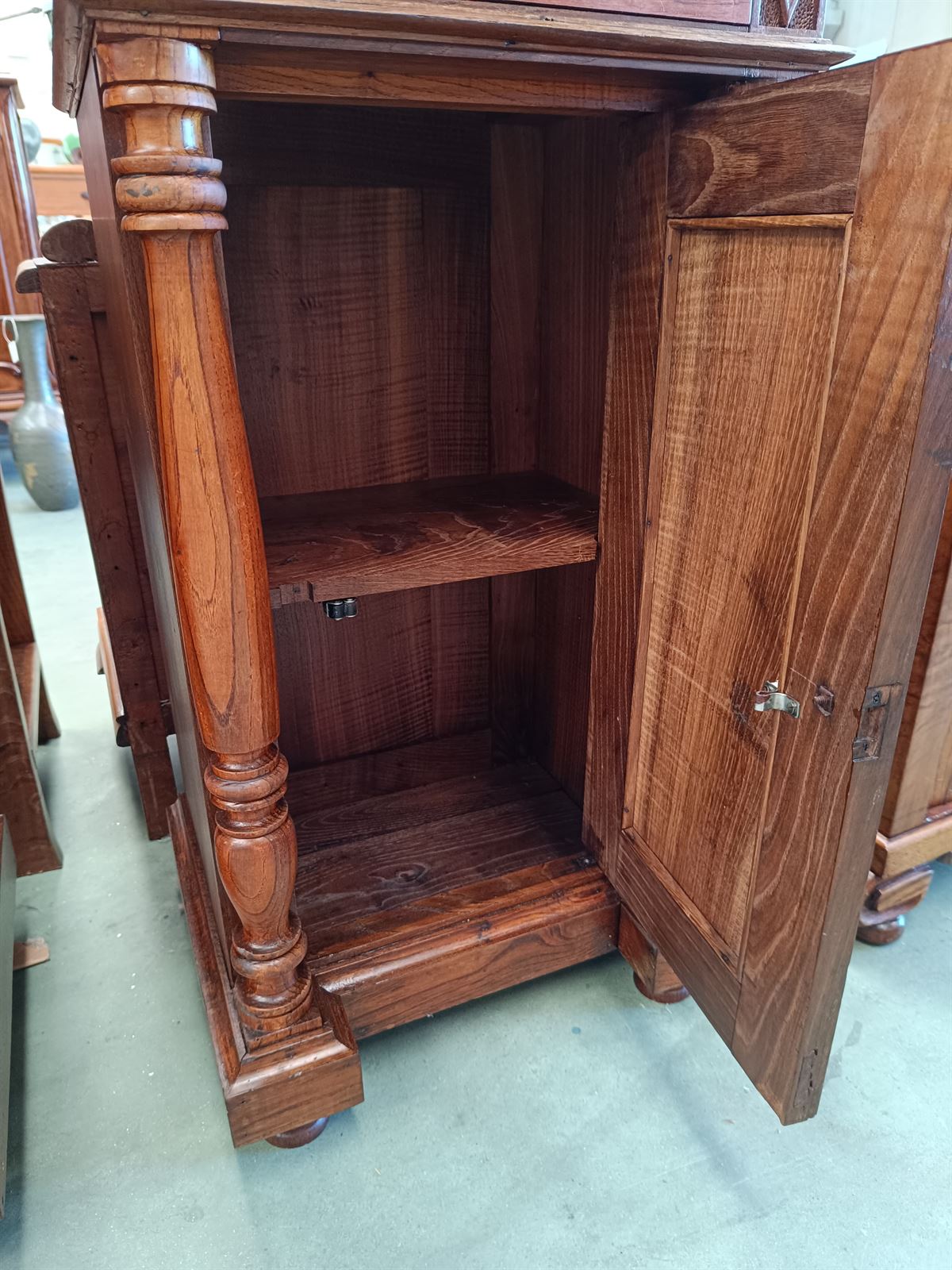 Mesita antigua de madera - Imagen 16