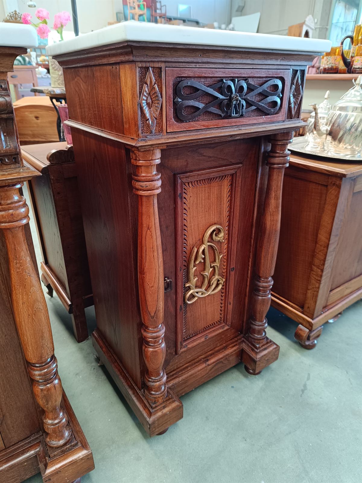 Mesita antigua de madera - Imagen 3