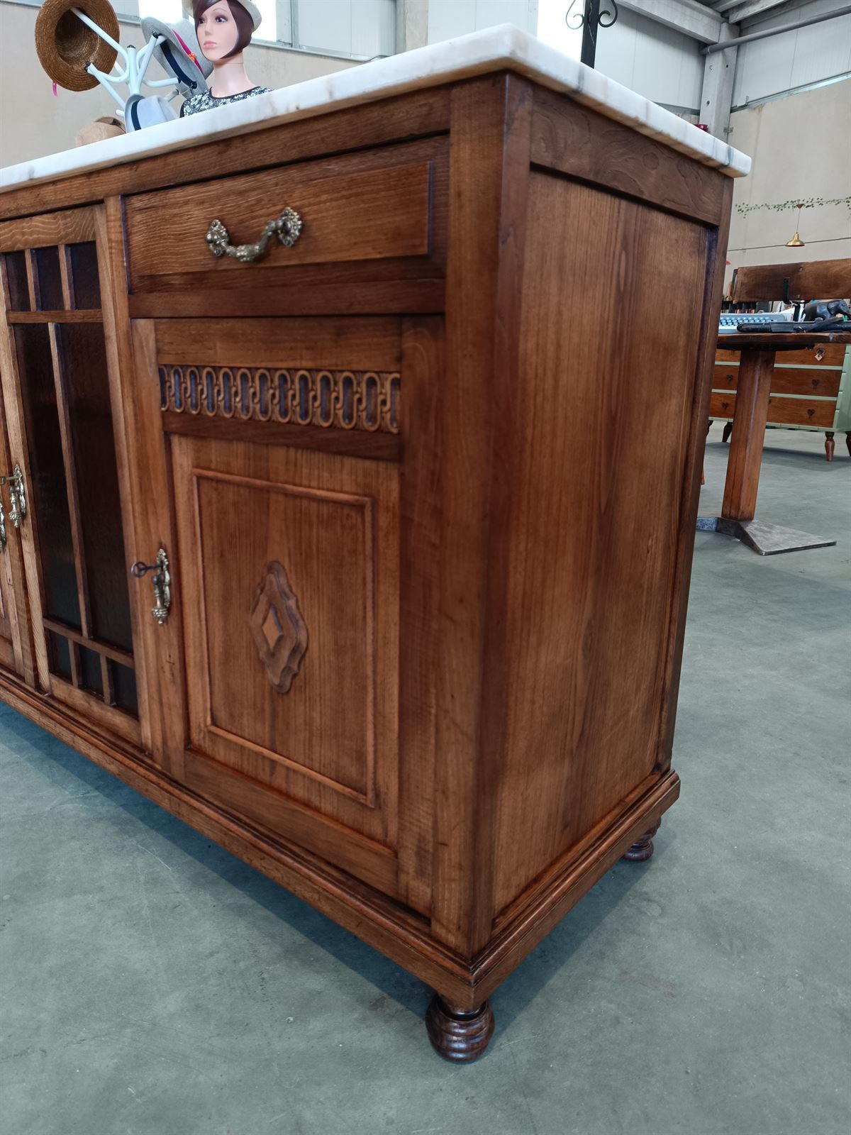 Mueble aparador de castaño - Imagen 5