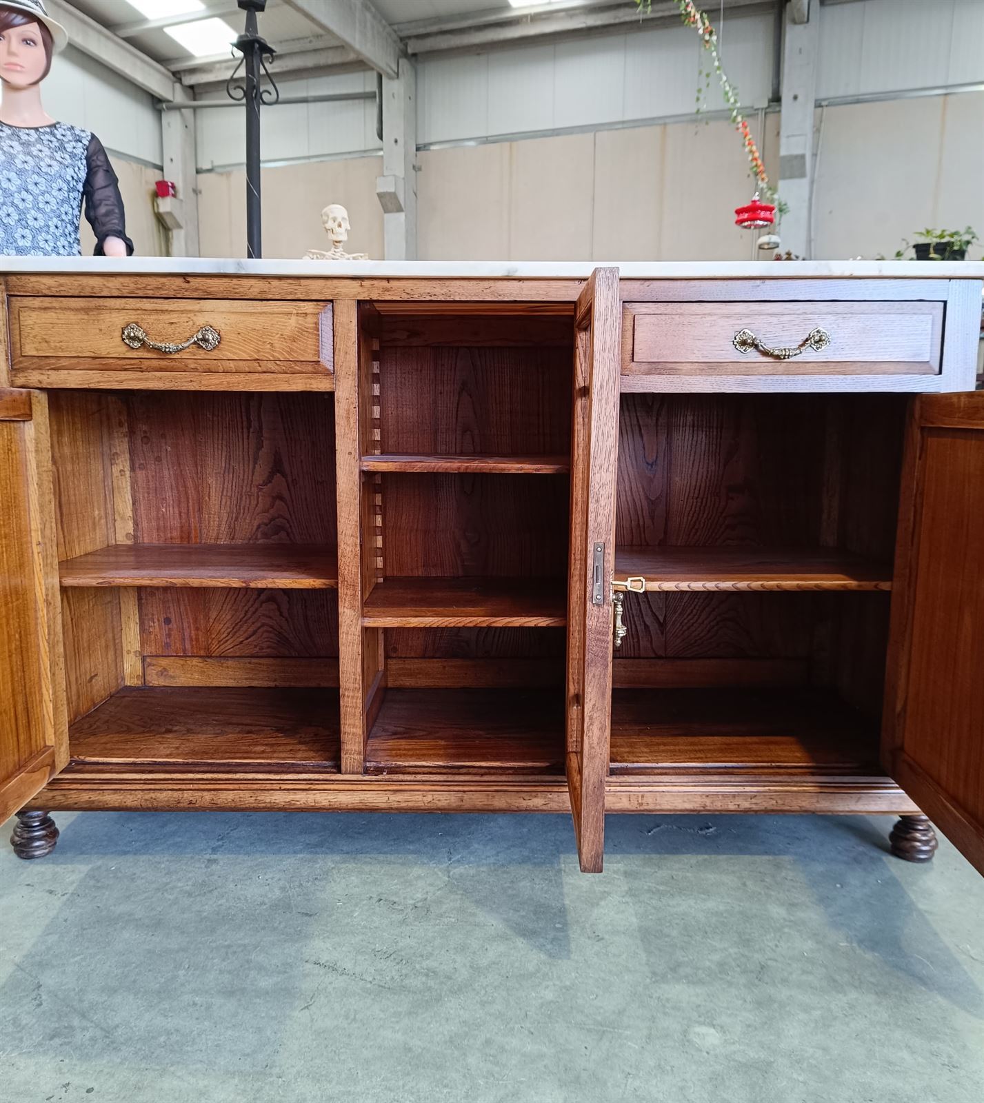 Mueble aparador de castaño - Imagen 7