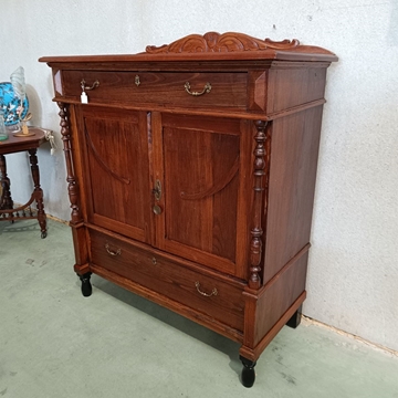 Mueble aparador de castaño - Imagen 1