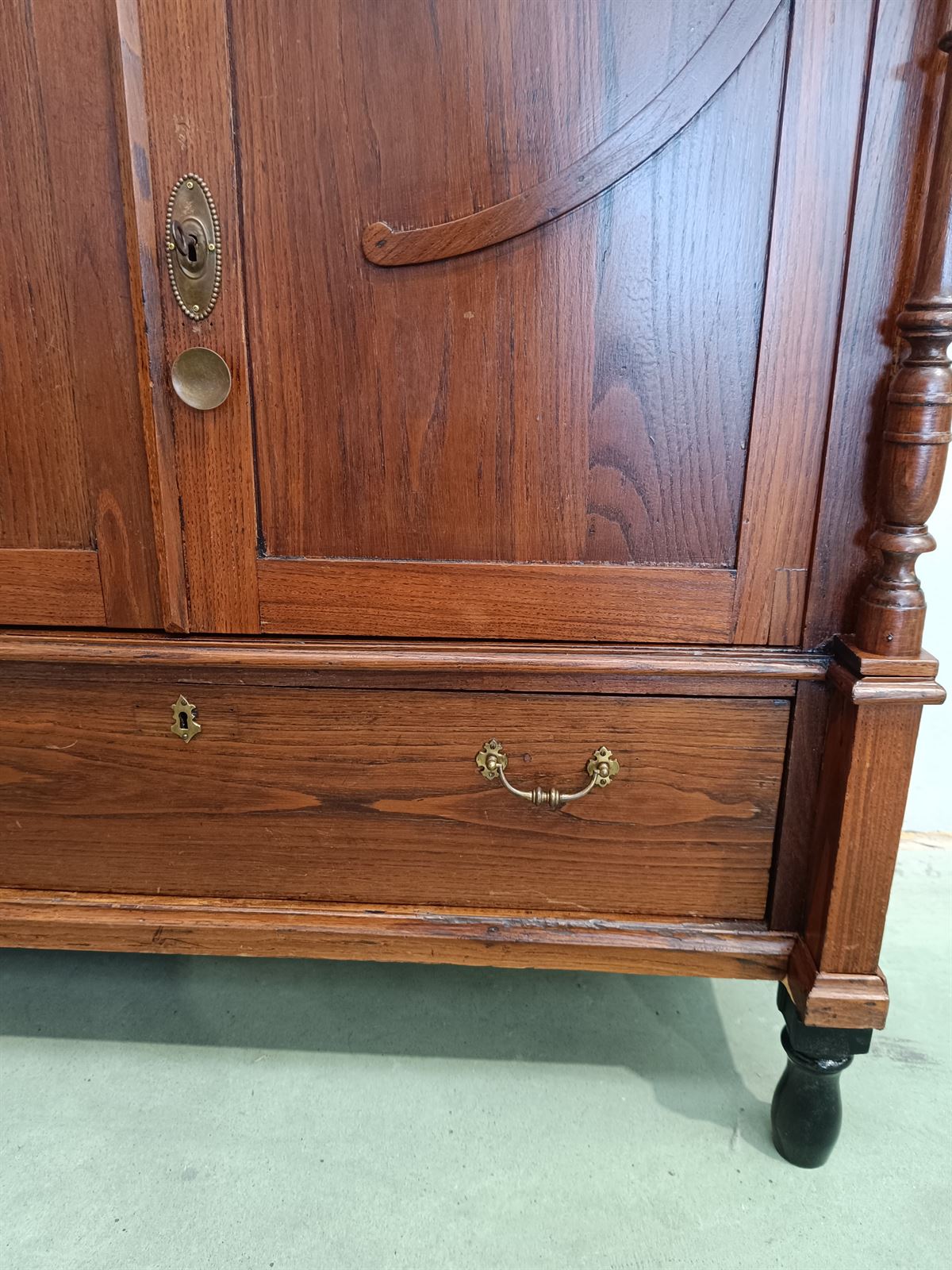Mueble aparador de castaño - Imagen 5