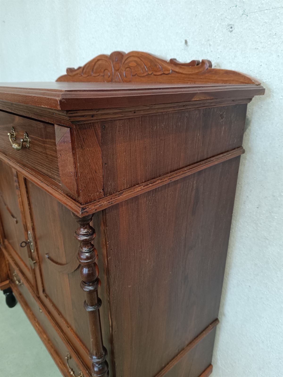 Mueble aparador de castaño - Imagen 7