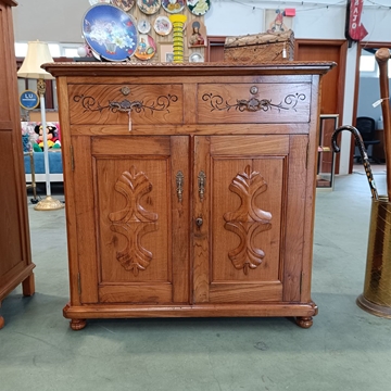 Mueble aparador de madera y mármol - Imagen 1