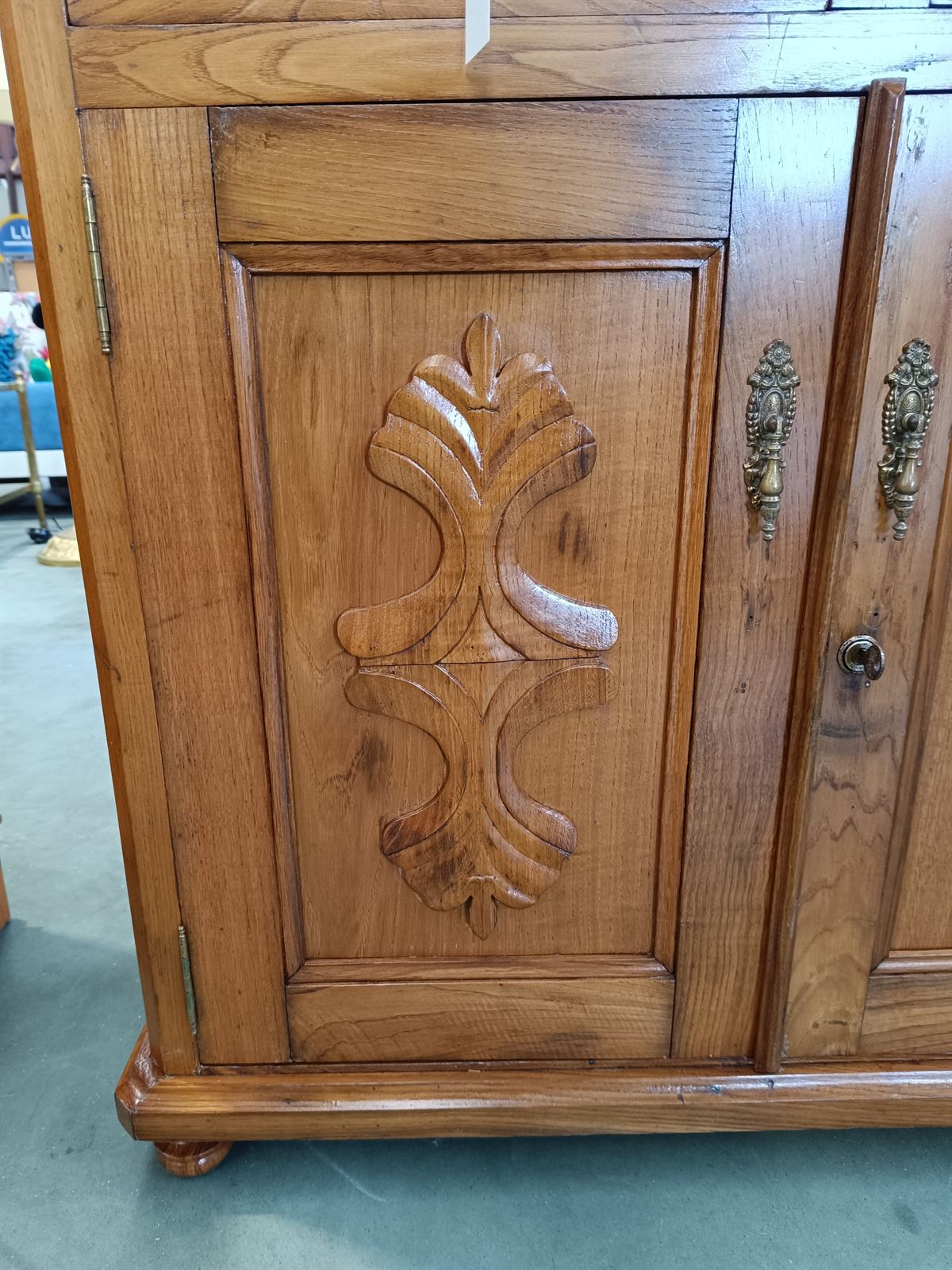 Mueble aparador de madera y mármol - Imagen 7