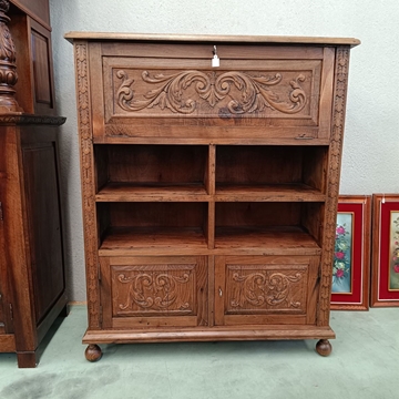 Mueble aparador de roble tallado - Imagen 1
