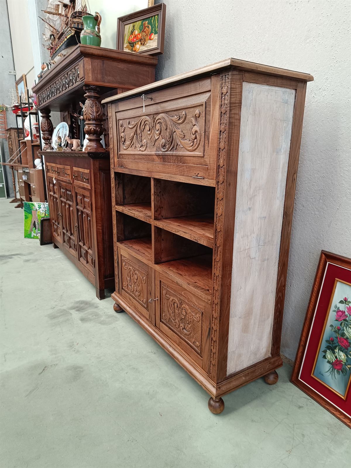 Mueble aparador de roble tallado - Imagen 2