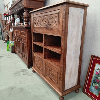 Mueble aparador de roble tallado - Imagen 2