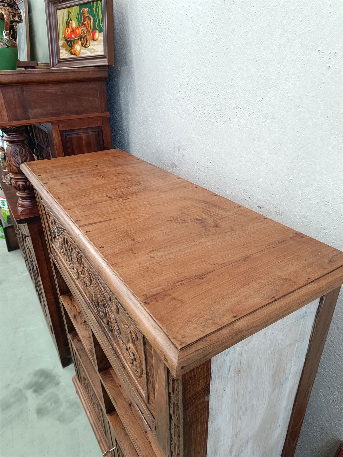 Mueble aparador de roble tallado - Imagen 3
