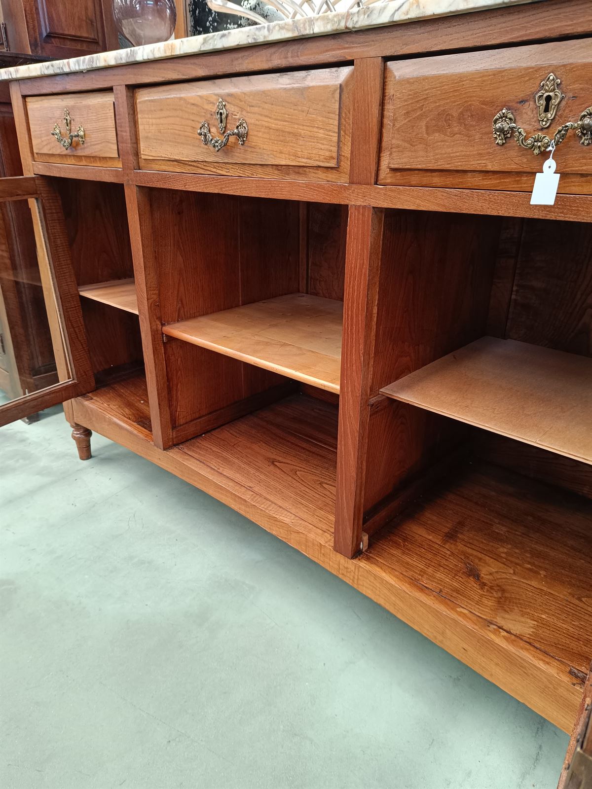 Mueble aparador en madera de castaño - Imagen 7
