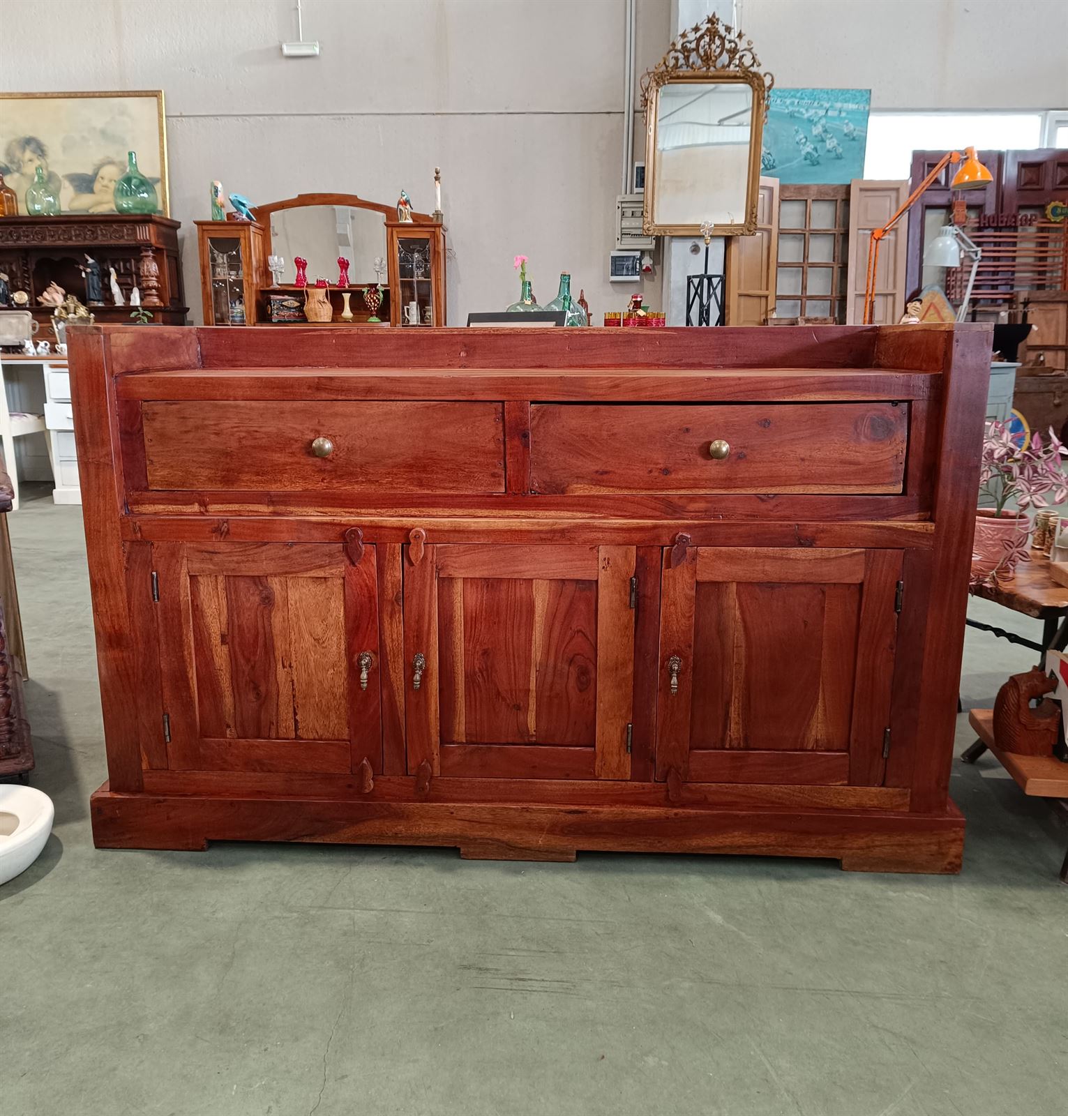 Mueble aparador rústico de madera - Imagen 1