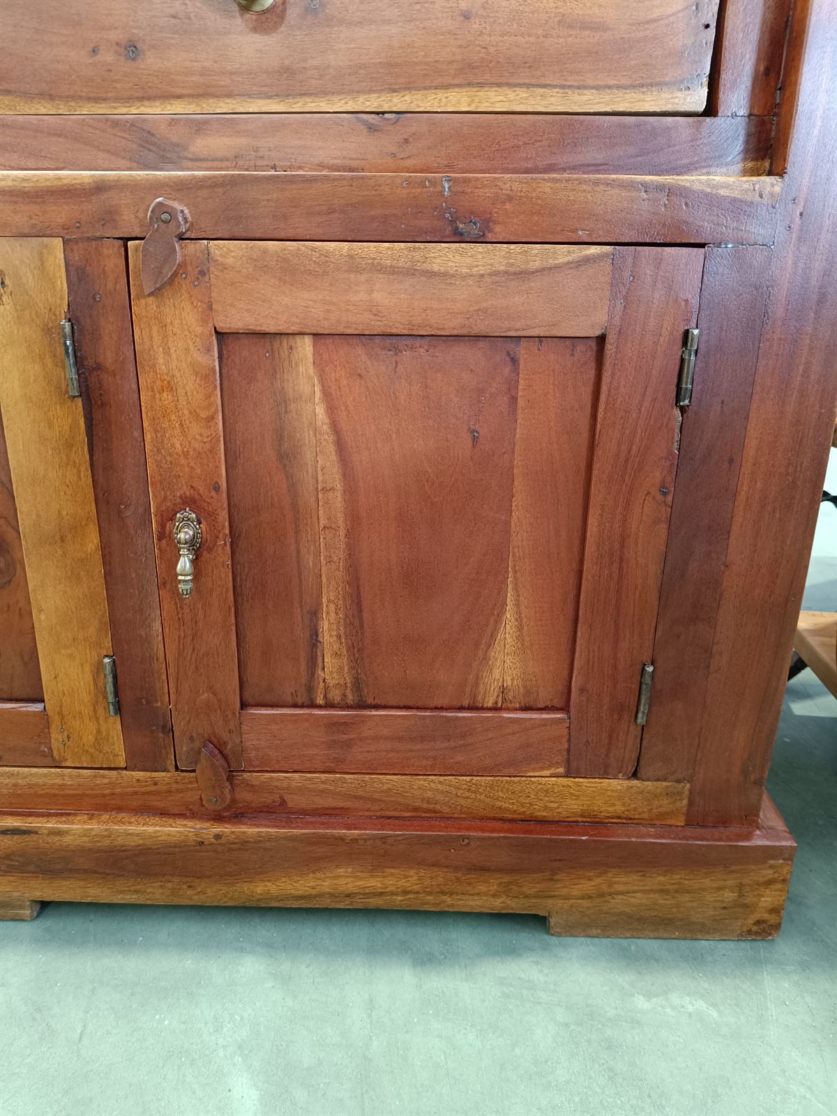 Mueble aparador rústico de madera - Imagen 4