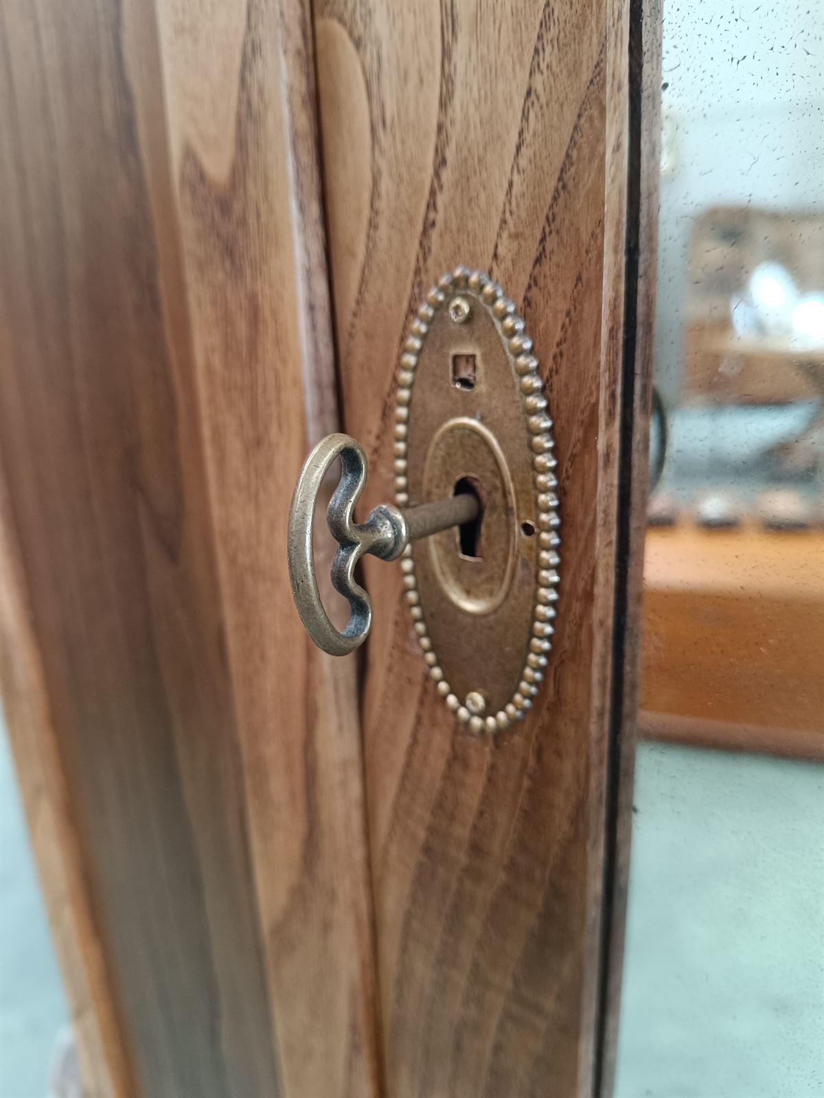 Mueble armario de castaño años 40 - Imagen 5