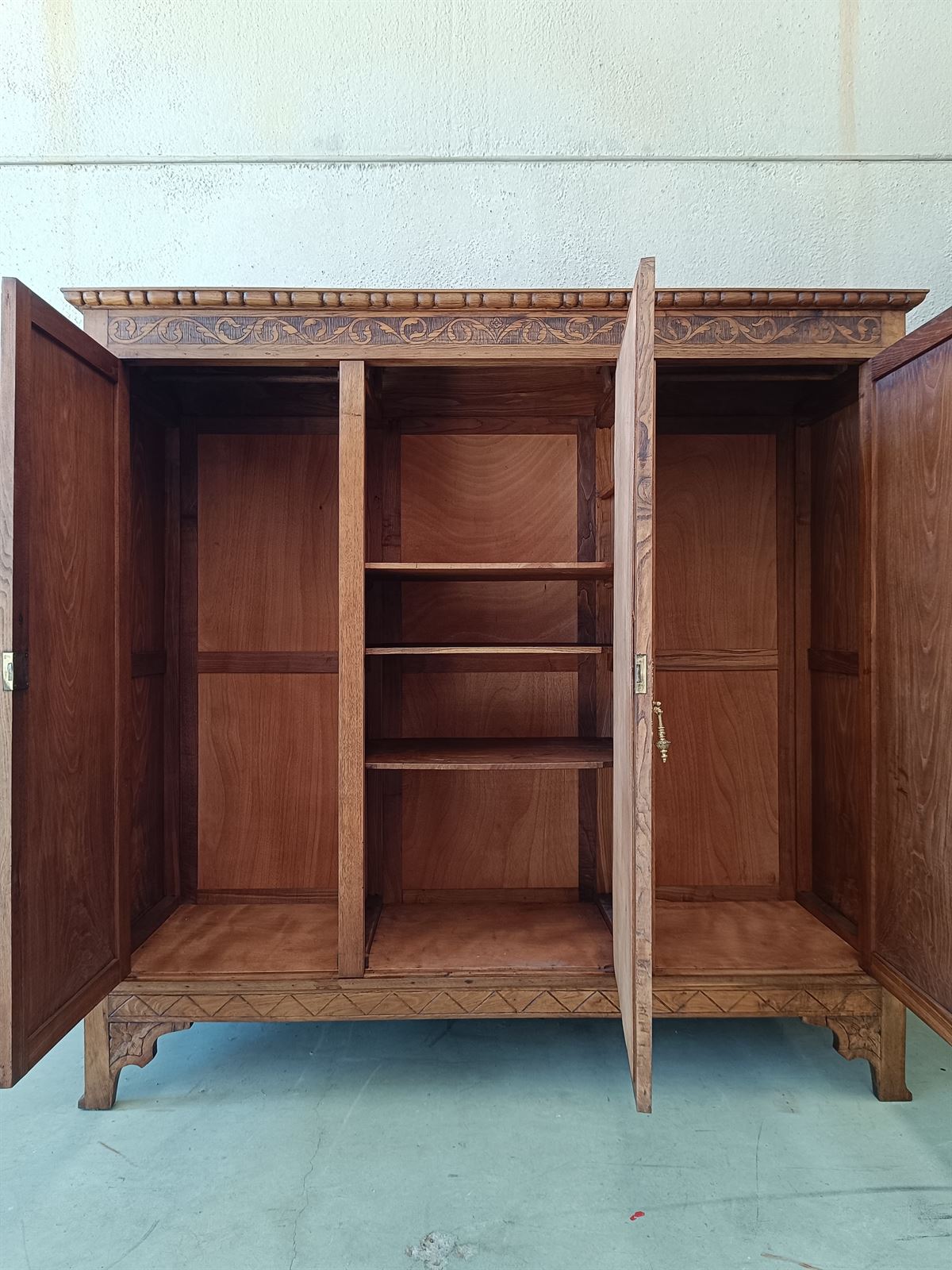 Mueble armario en madera de castaño años 40 - Imagen 7