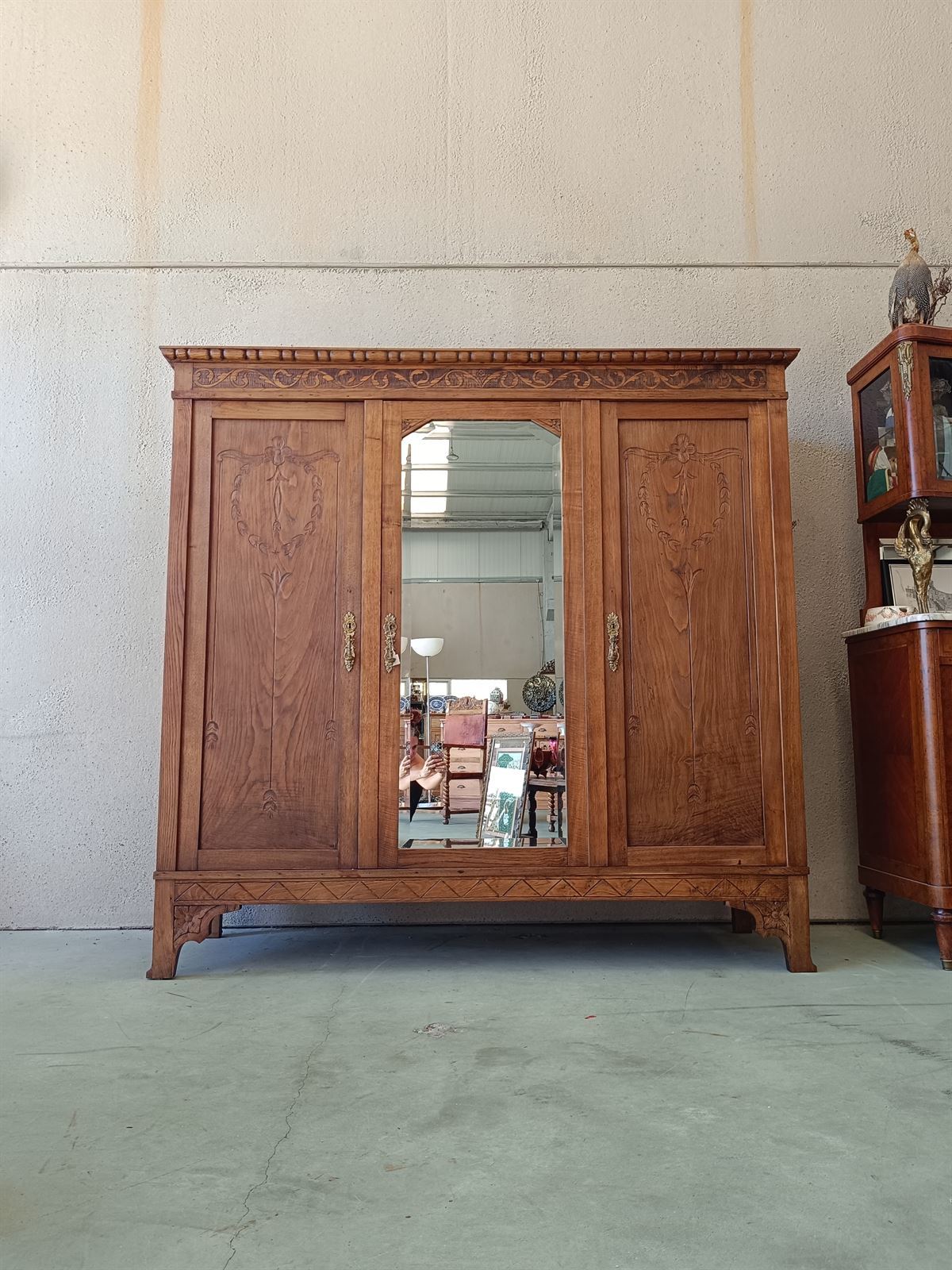 Mueble armario en madera de roble años 40 - Imagen 1