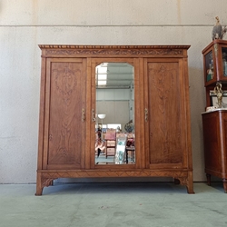 Mueble armario en madera de roble años 40 - Imagen 1