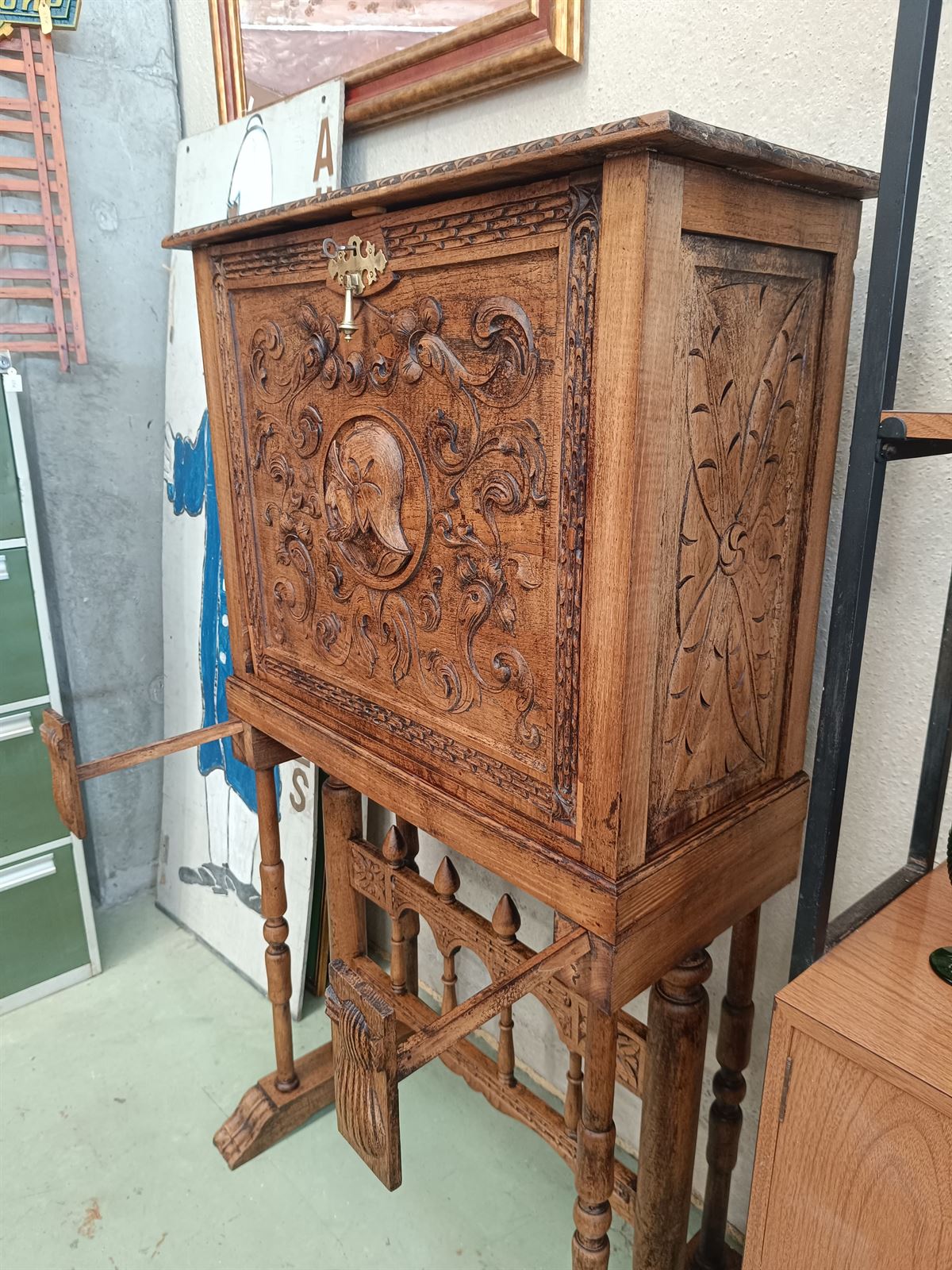 Mueble bargueño aparador de roble - Imagen 6