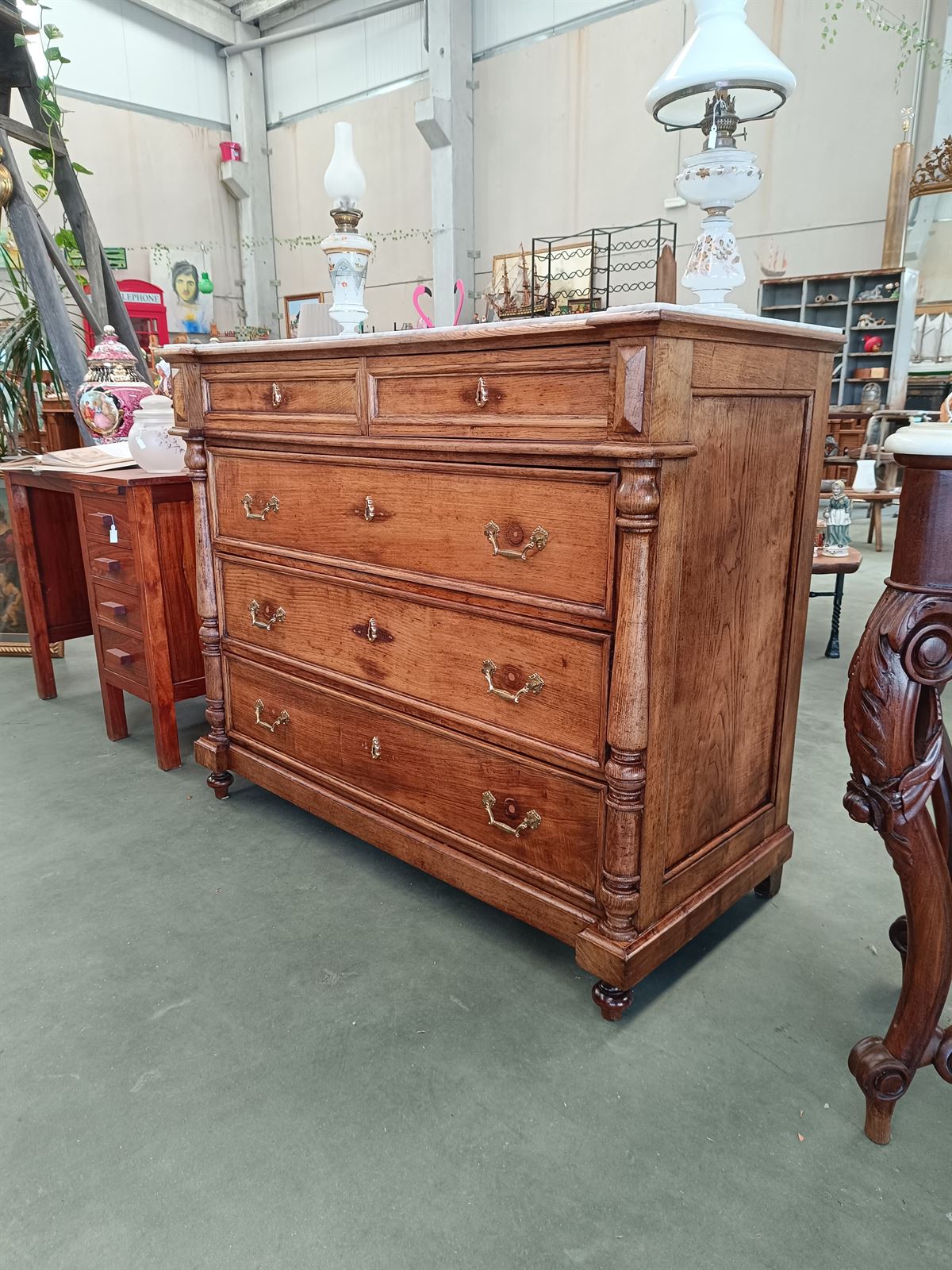 Mueble cómoda cajonera de roble - Imagen 1