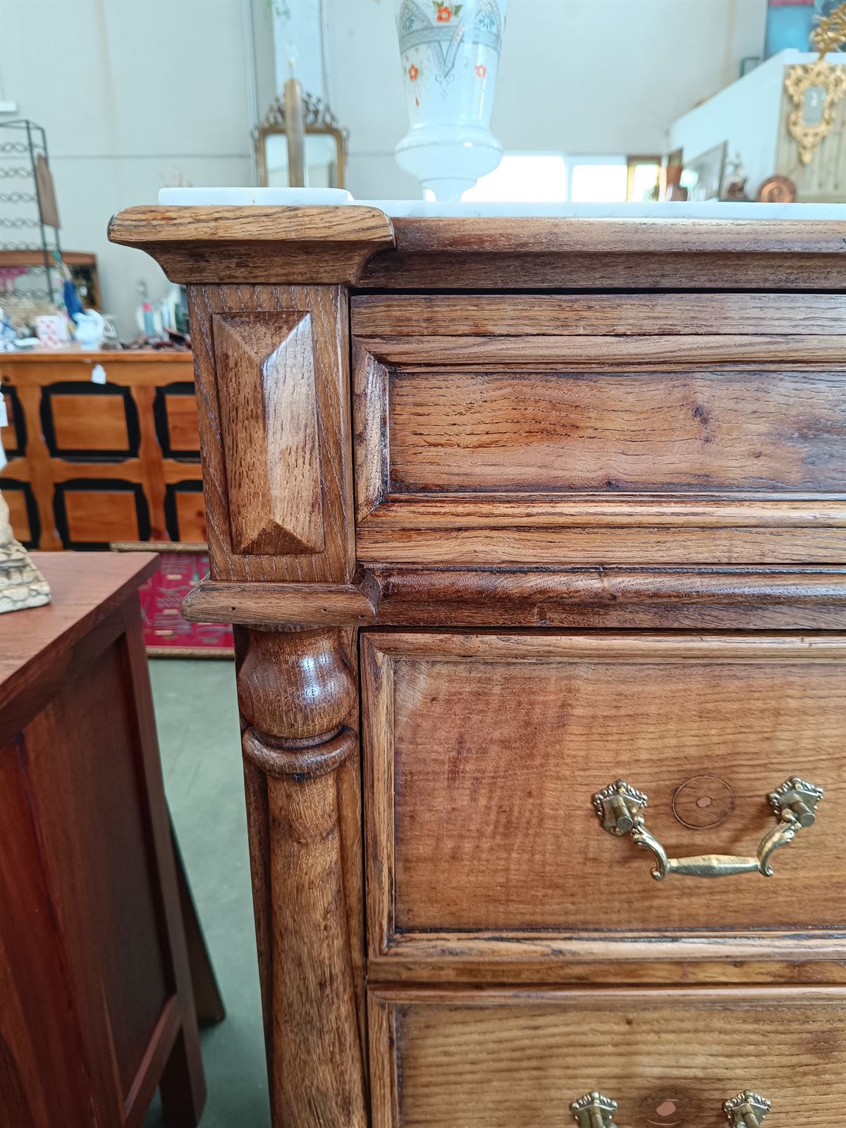 Mueble cómoda cajonera de roble - Imagen 4