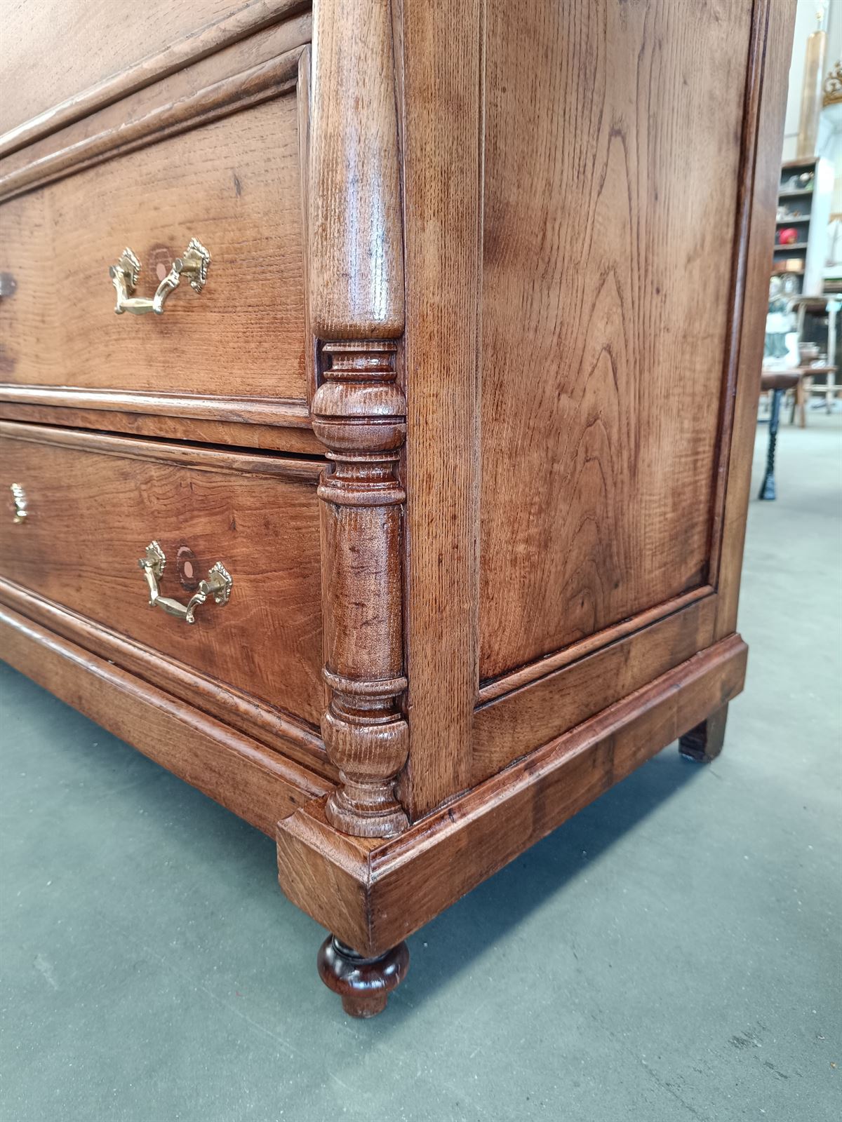 Mueble cómoda cajonera de roble - Imagen 7