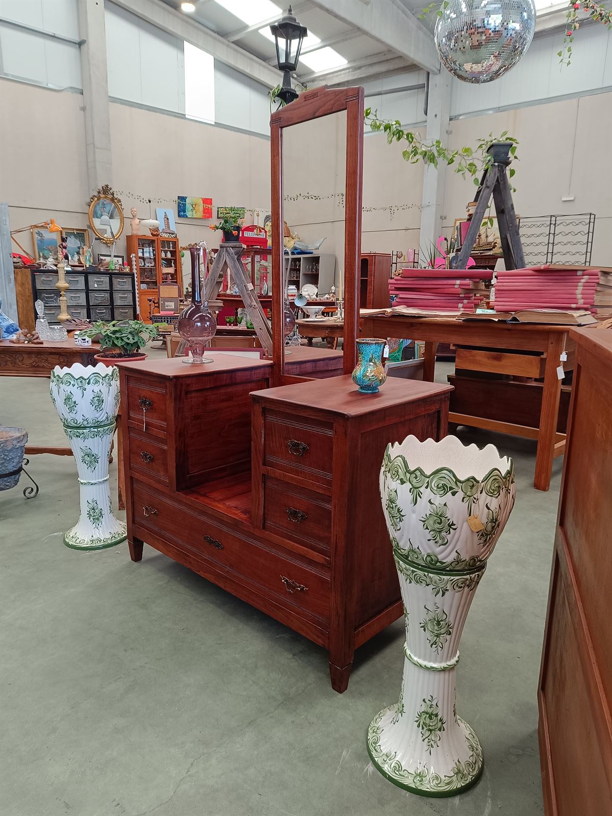 Mueble cómoda de madera con espejo - Imagen 3